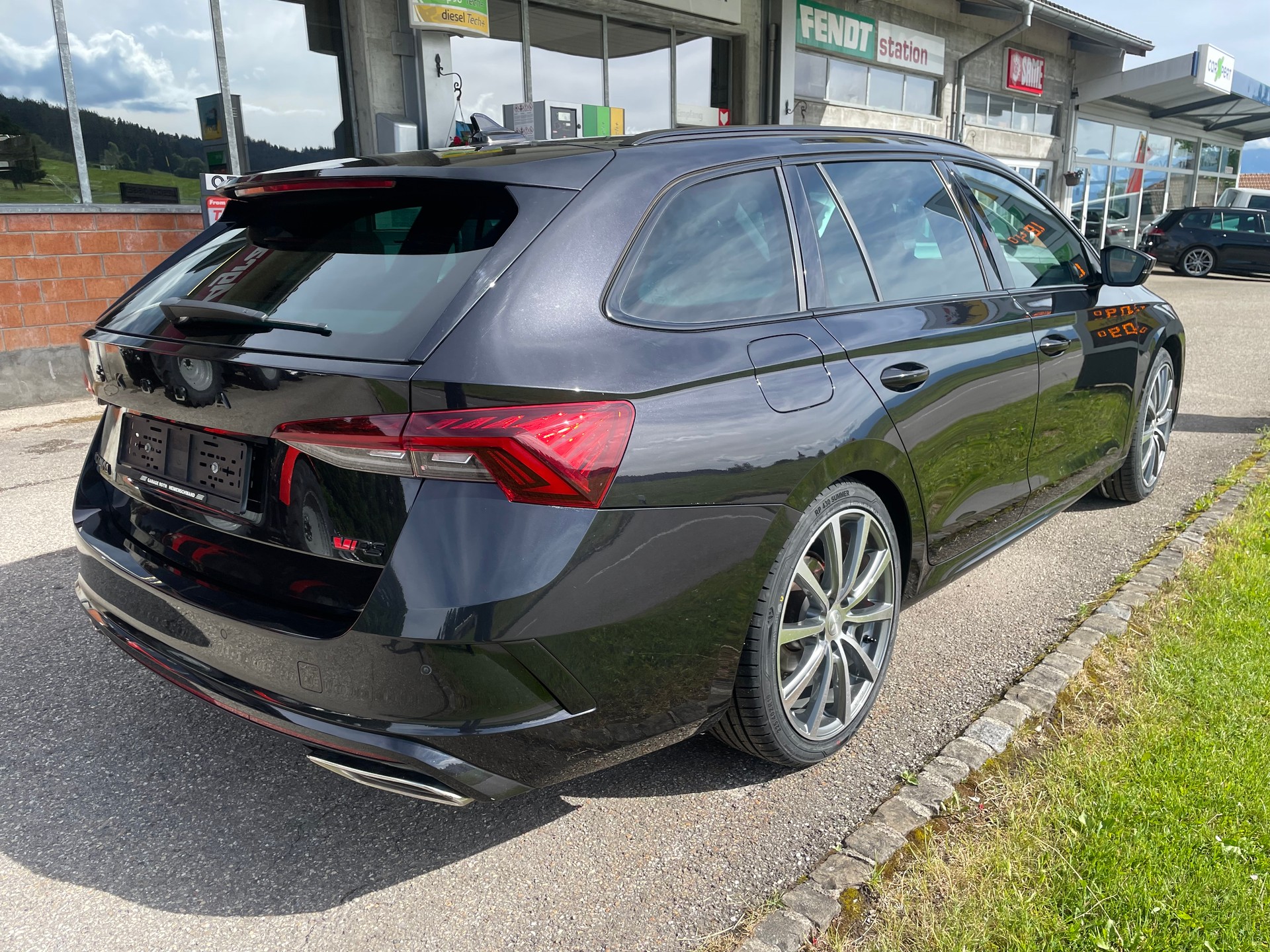 SKODA Octavia Combi 2.0 TDI DSG RS 4x4-image-1