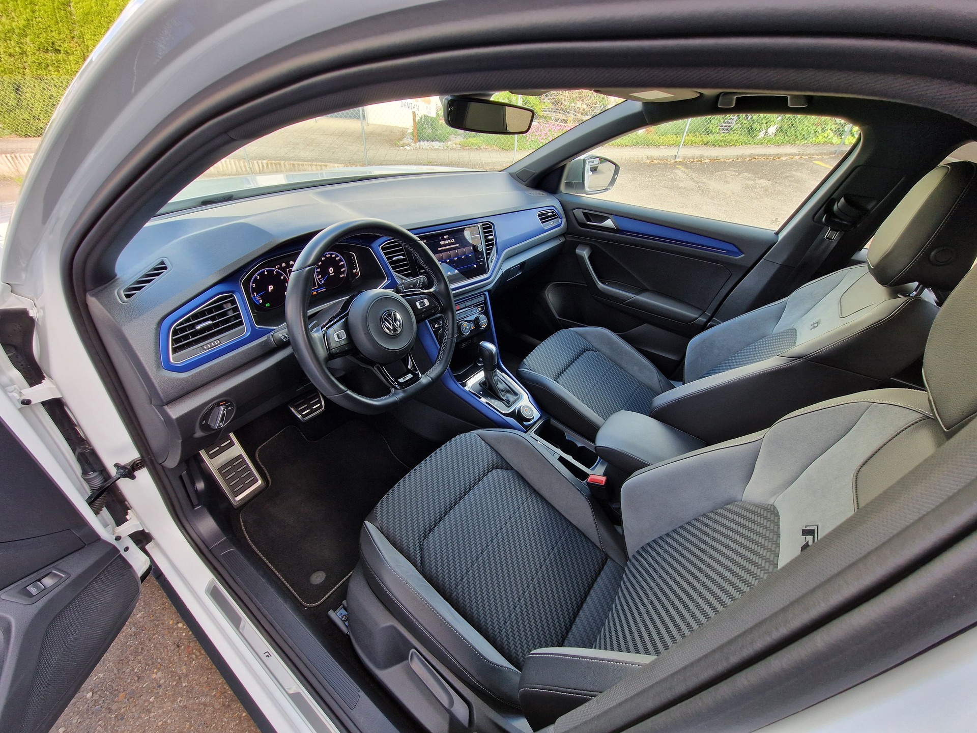 VW T-Roc 2.0 TSI R DSG 4Motion-image-10
