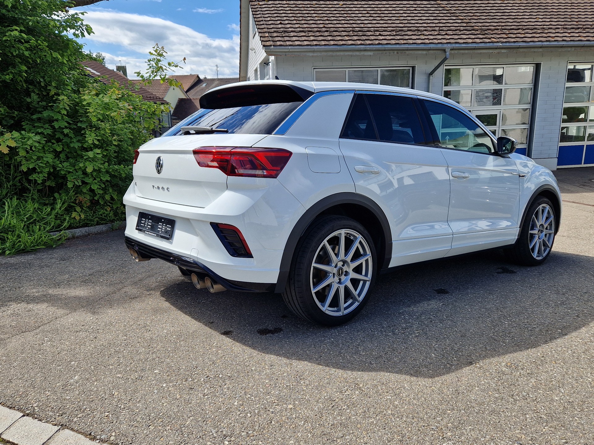 VW T-Roc 2.0 TSI R DSG 4Motion-image-3