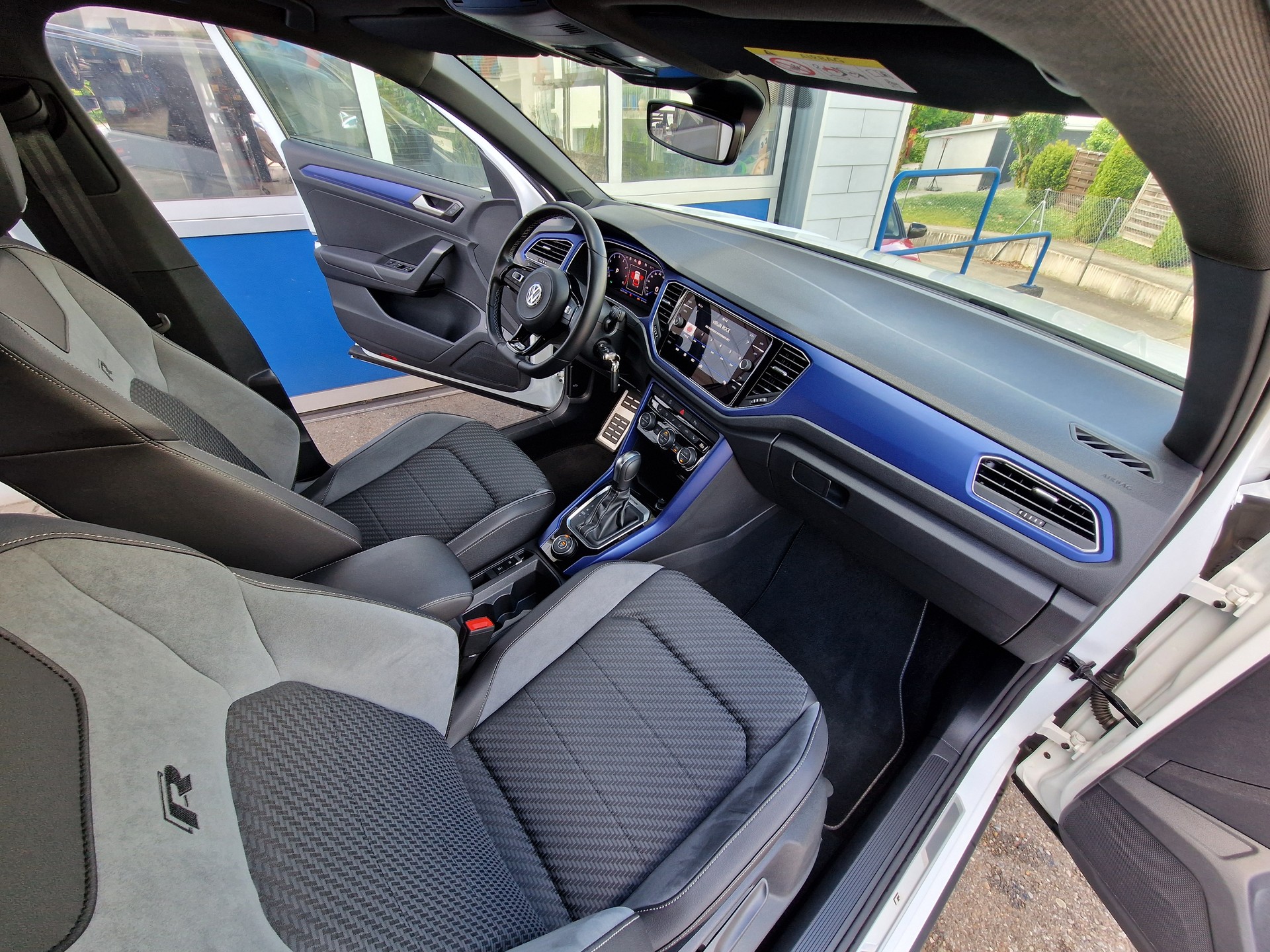 VW T-Roc 2.0 TSI R DSG 4Motion-image-11