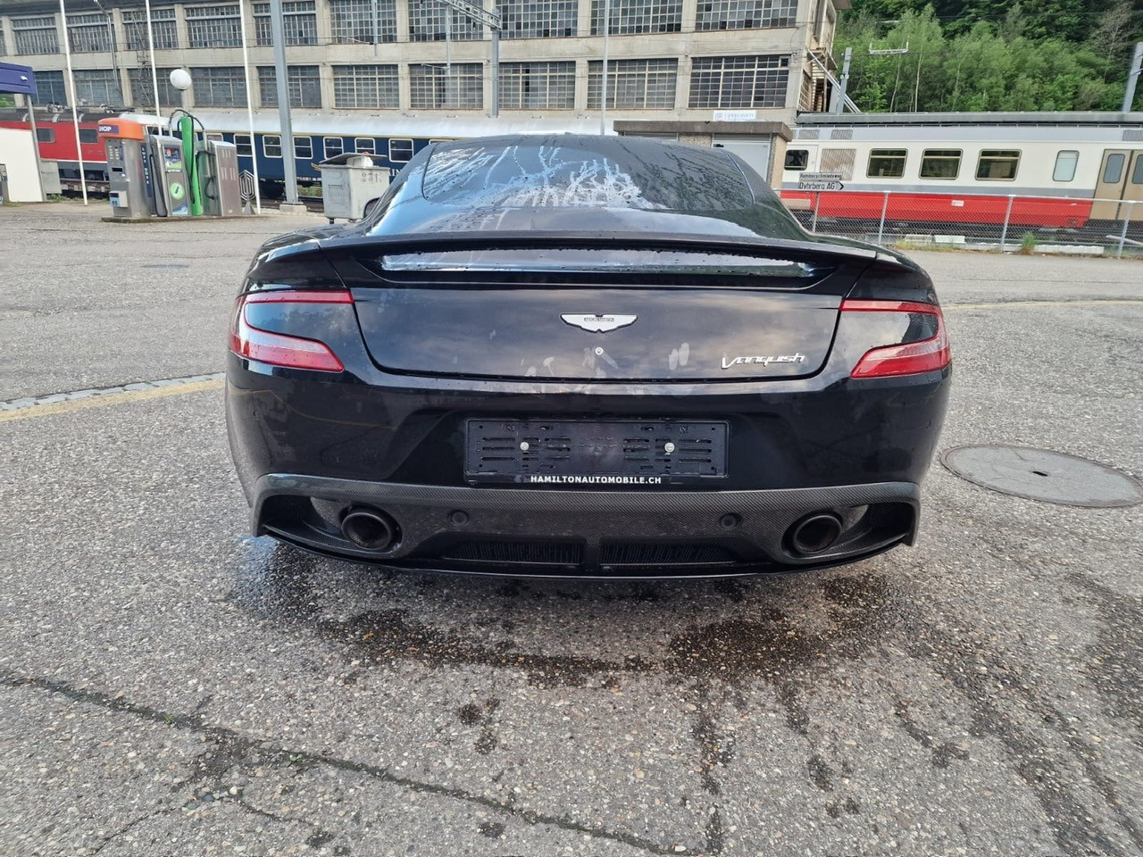 ASTON MARTIN V12 Vanquish-image-2