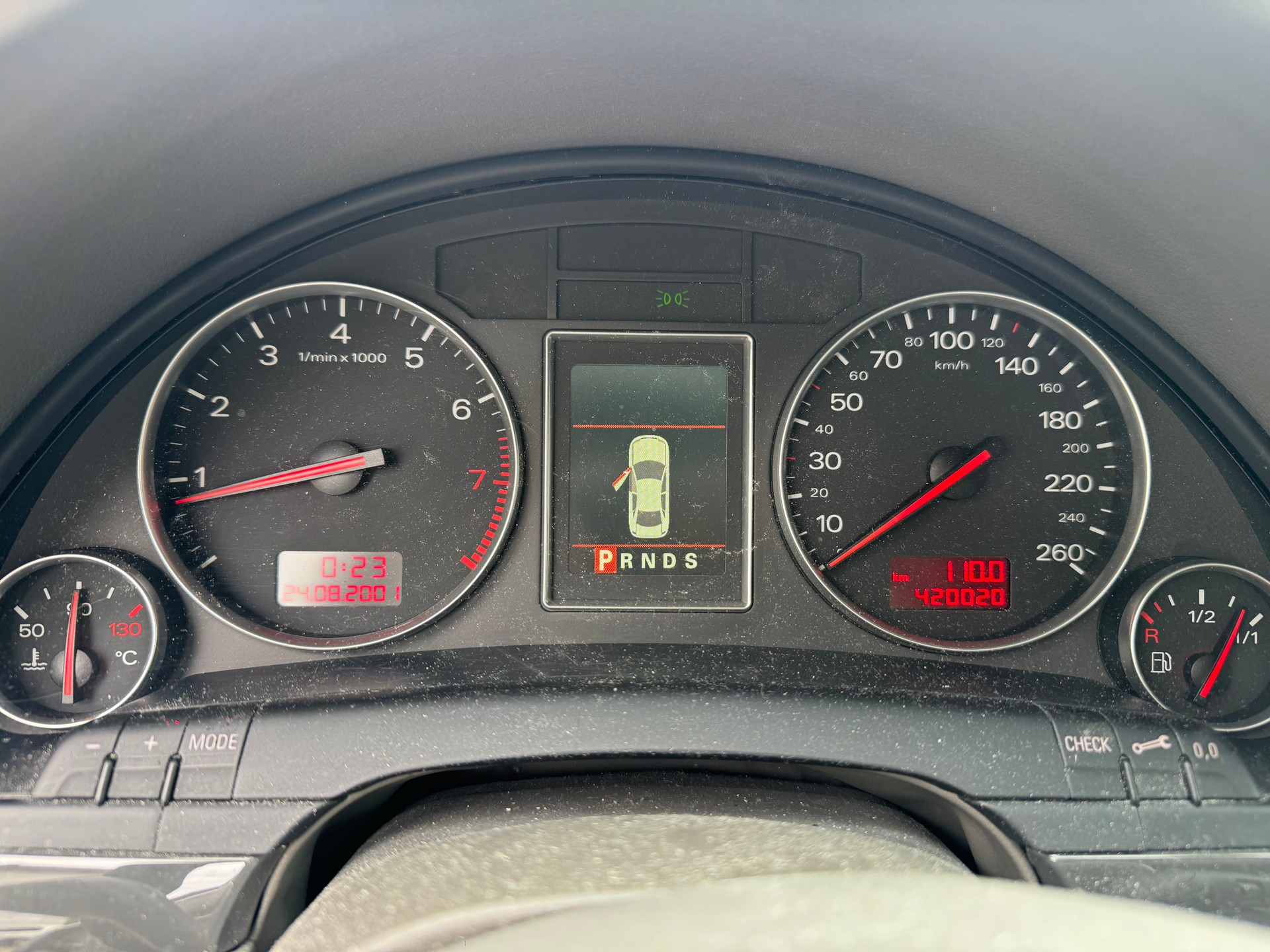 AUDI A4 3.0 V6 quattro-image-5