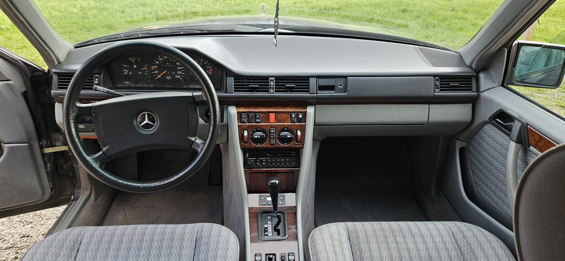MERCEDES-BENZ 260 E lang-image-8