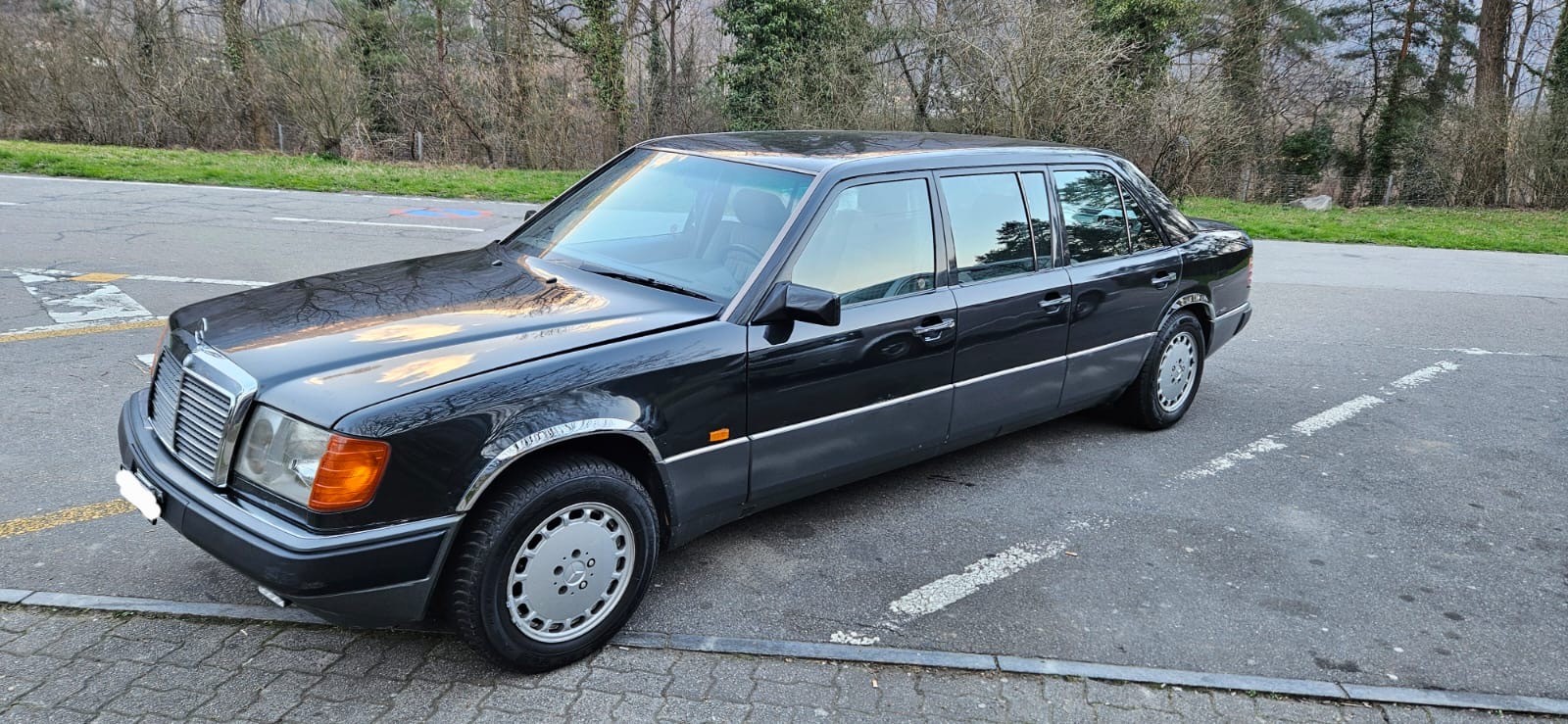 MERCEDES-BENZ 260 E lang-image-1