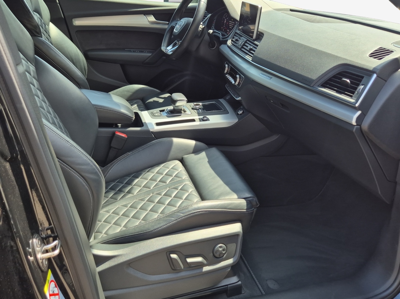 AUDI Q5 40 TDI sport quattro S-tronic-image-13