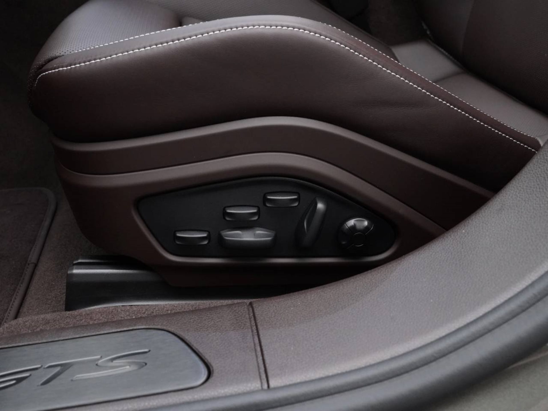 PORSCHE Panamera GTS-image-21