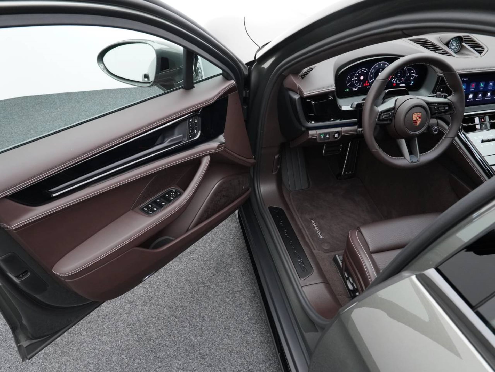 PORSCHE Panamera GTS-showroom-element-3