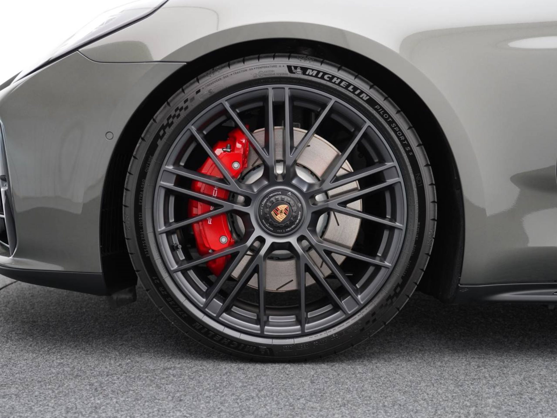 PORSCHE Panamera GTS-image-13