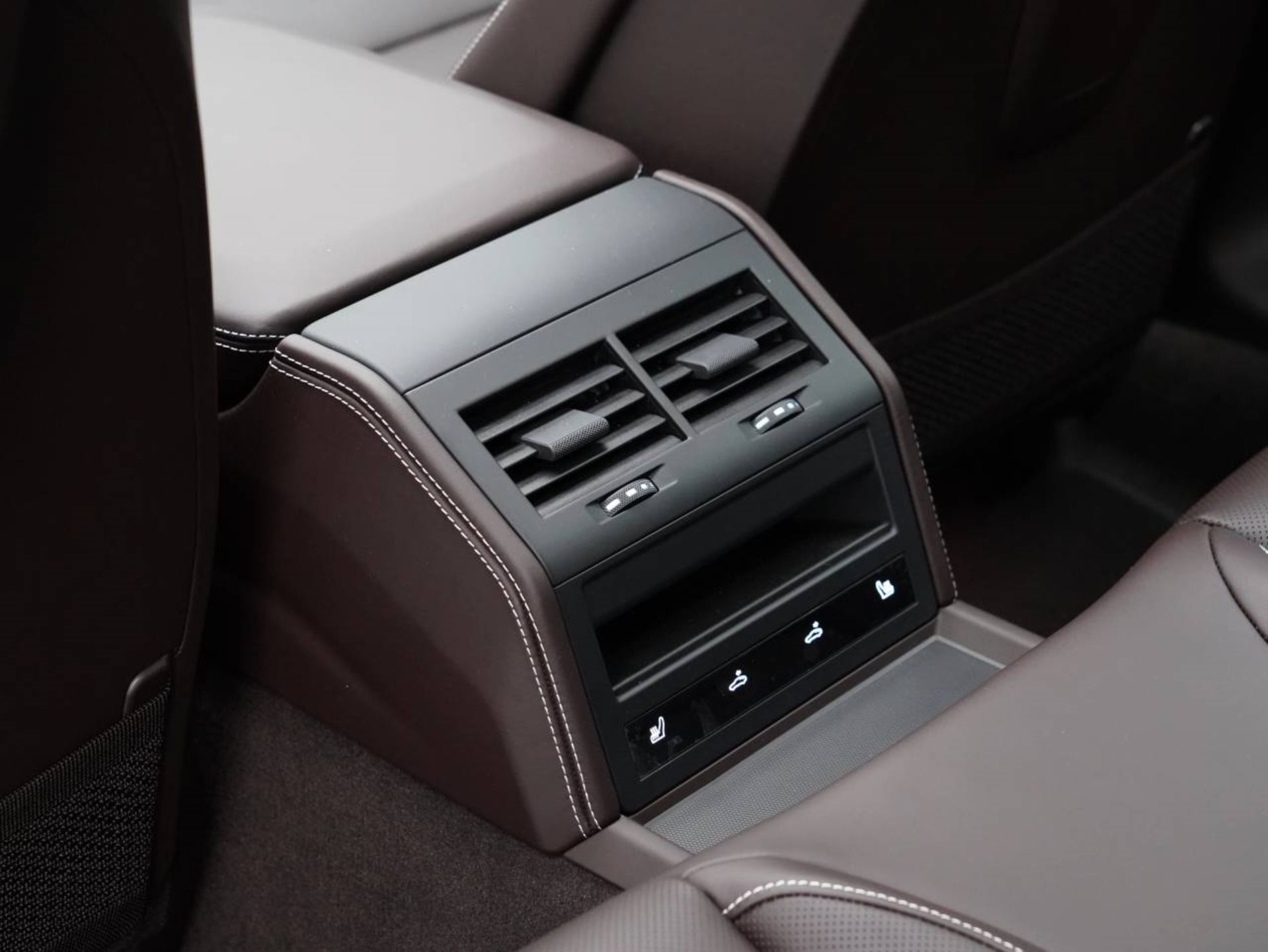 PORSCHE Panamera GTS-image-28