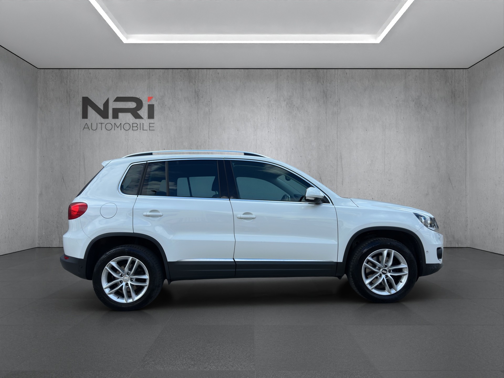 VW Tiguan 2.0 TDI BMT Sport & Style DSG-showroom-element-3