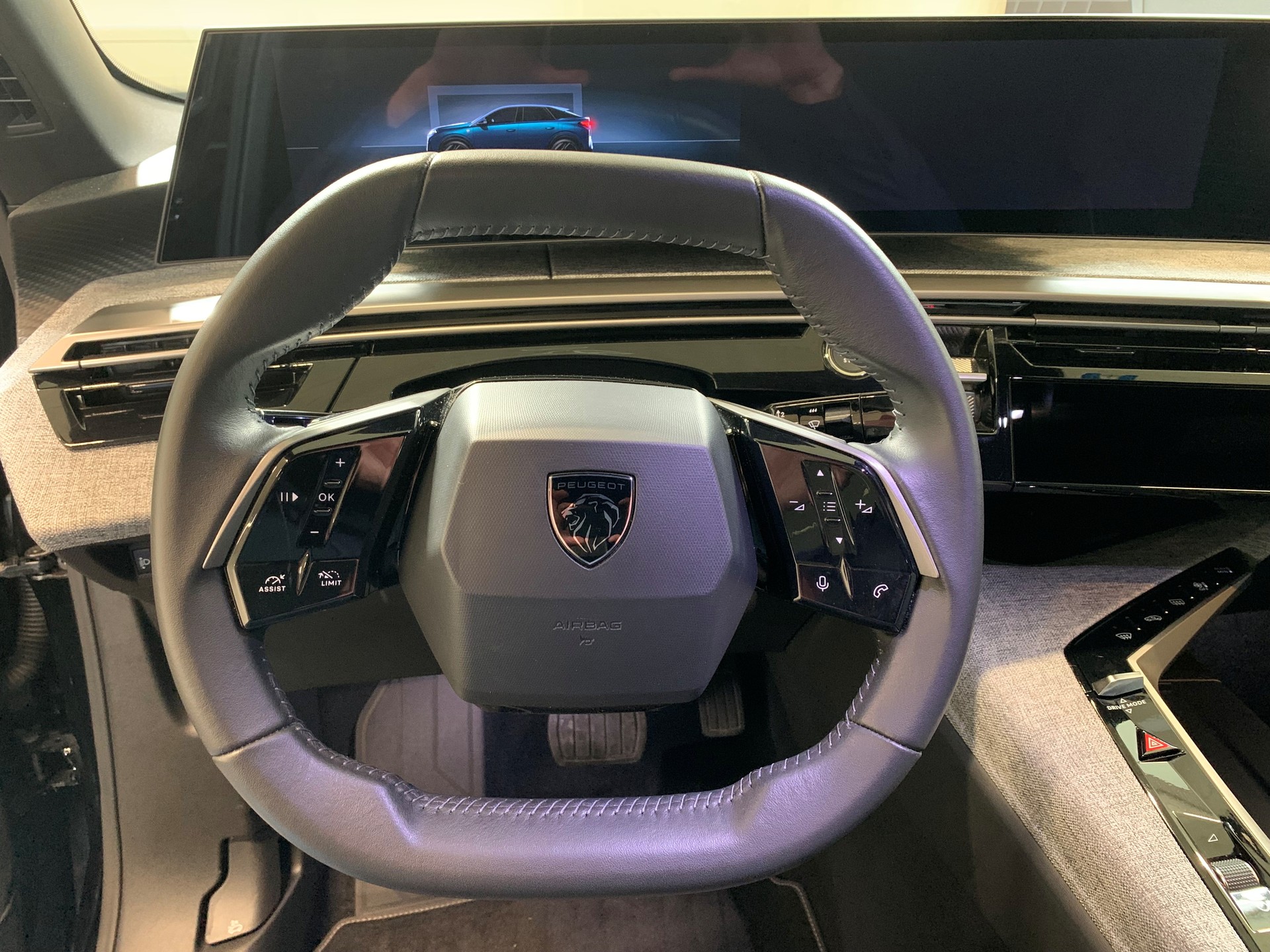 PEUGEOT 3008 145 e-DSC6 Hybrid Allure-image-11