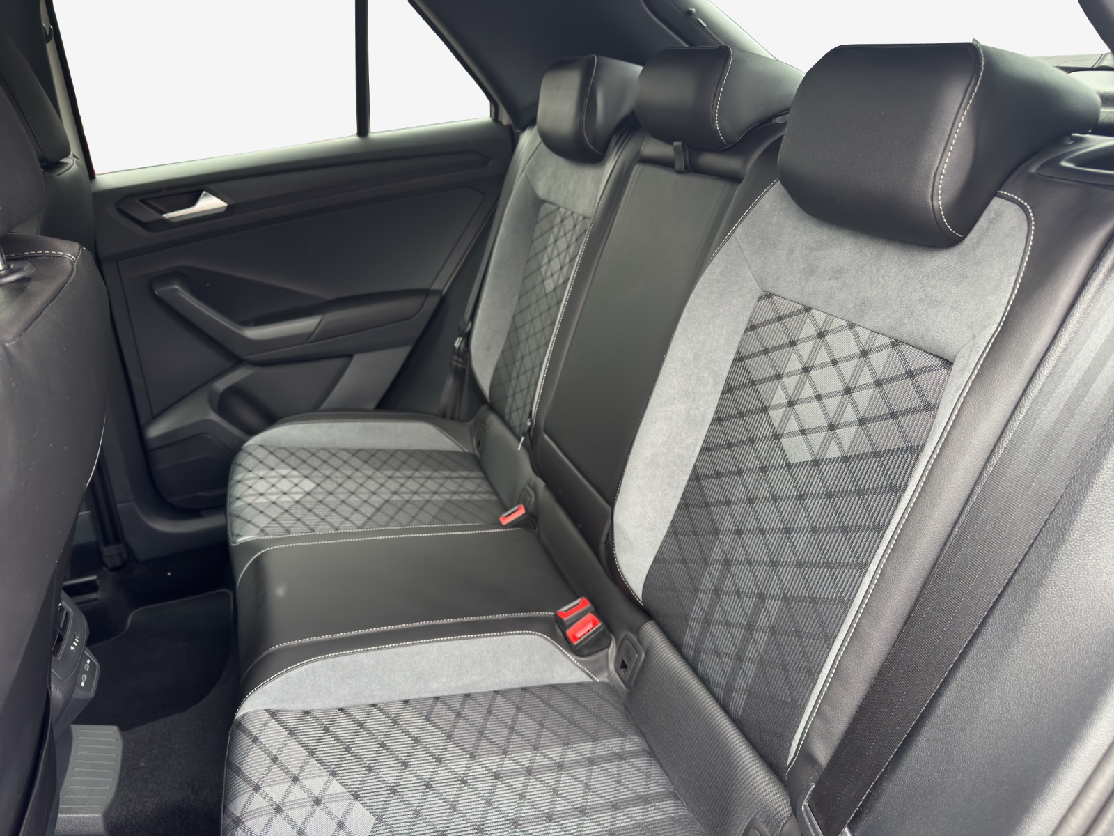 VW T-Roc 1.5 TSI EVO R-Line DSG-image-11