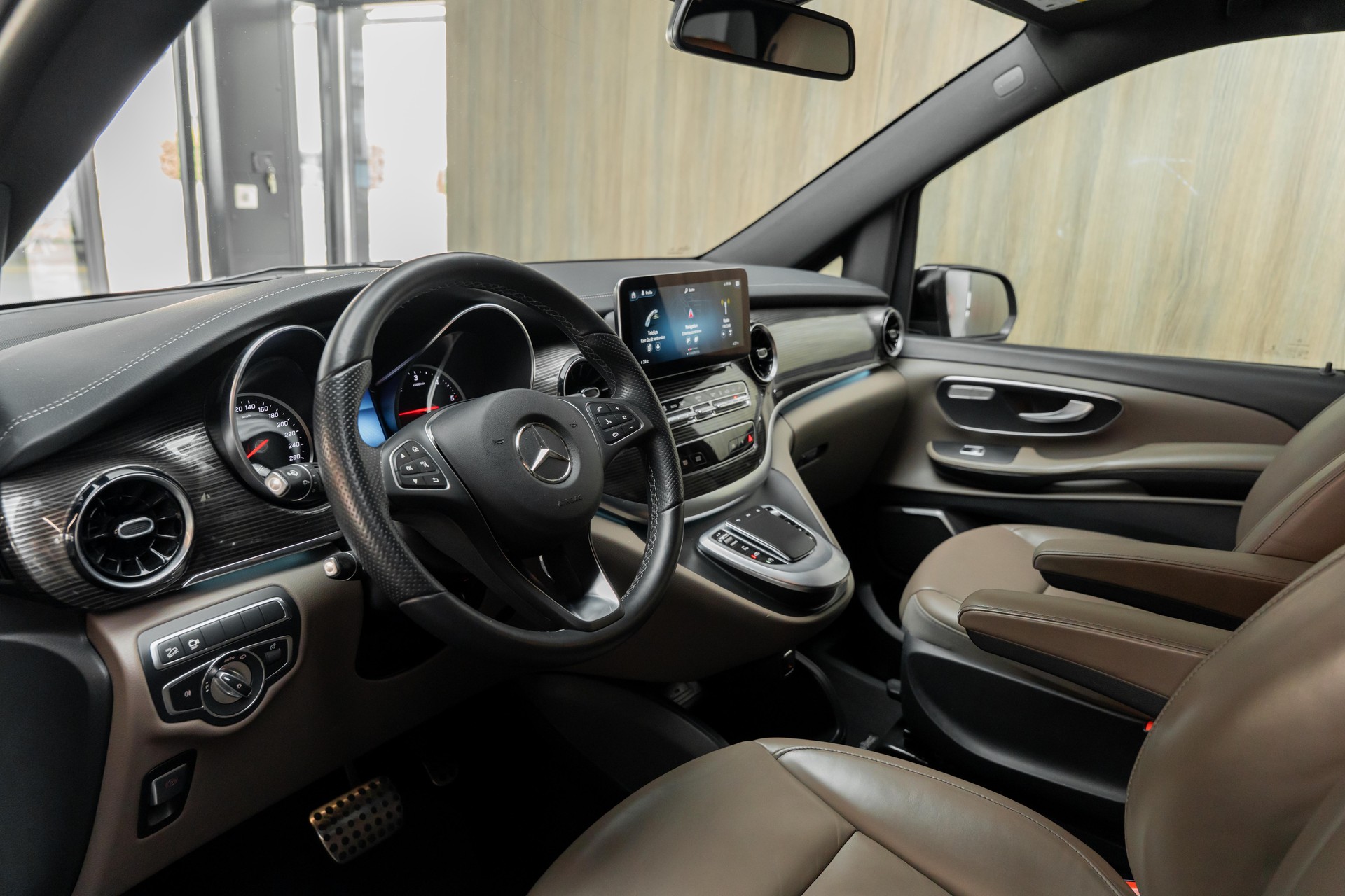 MERCEDES-BENZ V 250 d extralang Avantgarde 4Matic 9G-Tronic-showroom-element-3