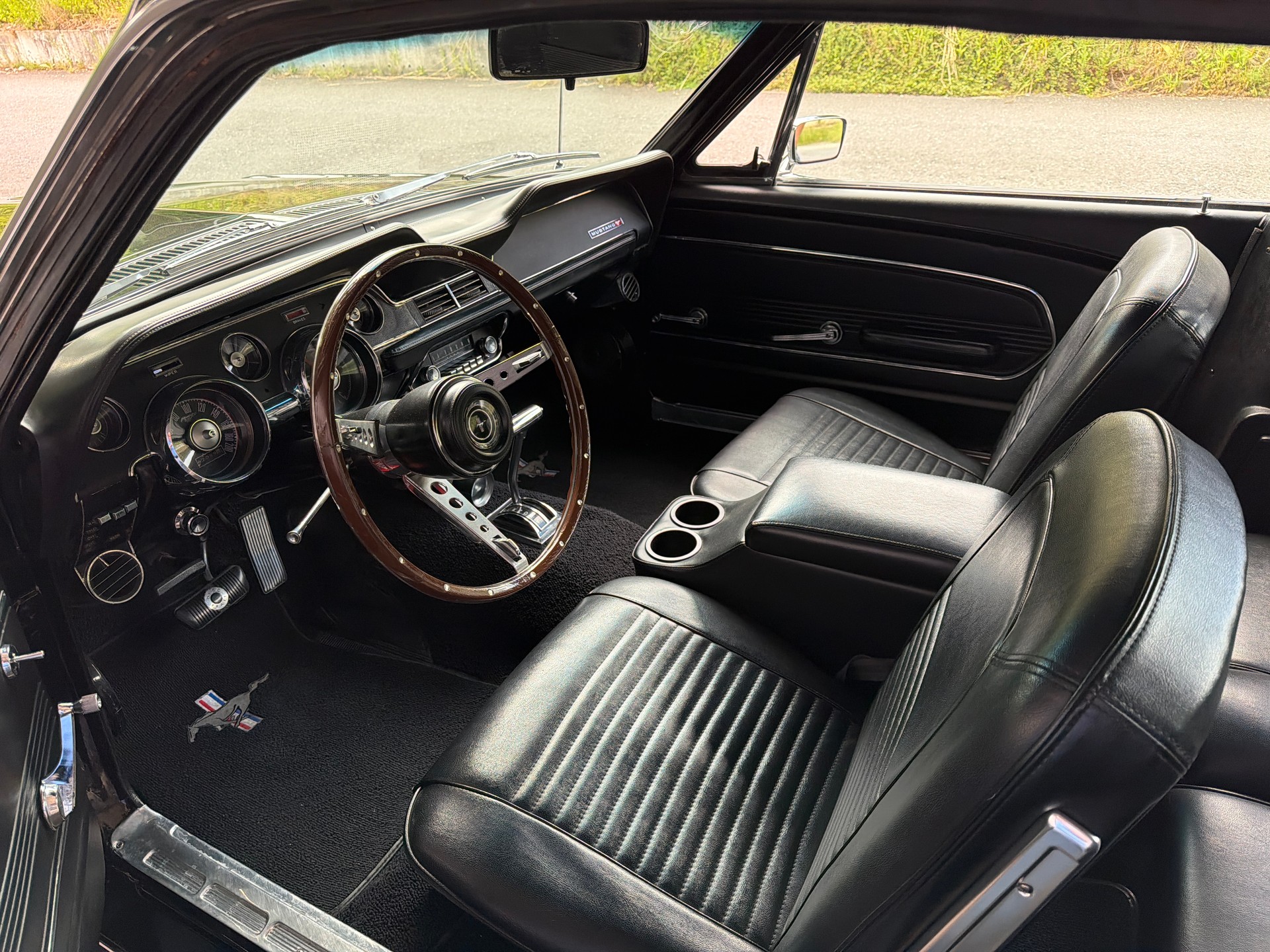 FORD Mustang 289 V8 Fastback-image-11