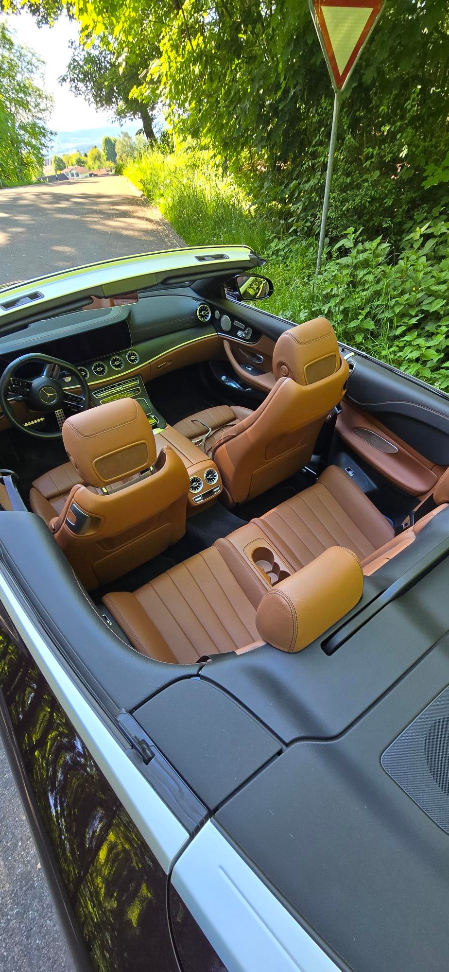 MERCEDES-BENZ E 300 d AMG Line 4matic-image-2