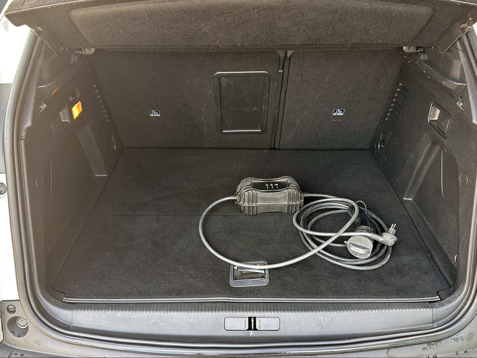 PEUGEOT 3008 225e Hybrid2 Allure Pack EAT8-image-10