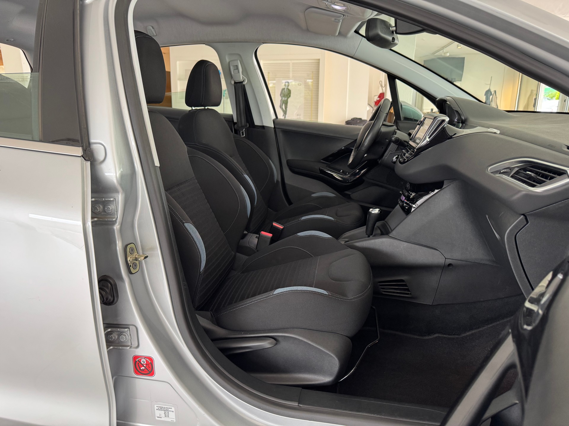 PEUGEOT 208 1.6 VTI Allure Automatik-image-10