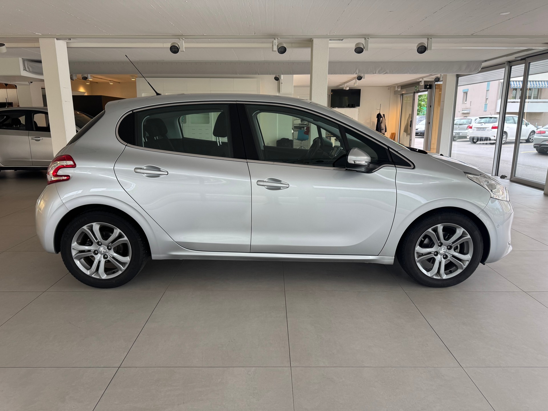 PEUGEOT 208 1.6 VTI Allure Automatik-showroom-element-3