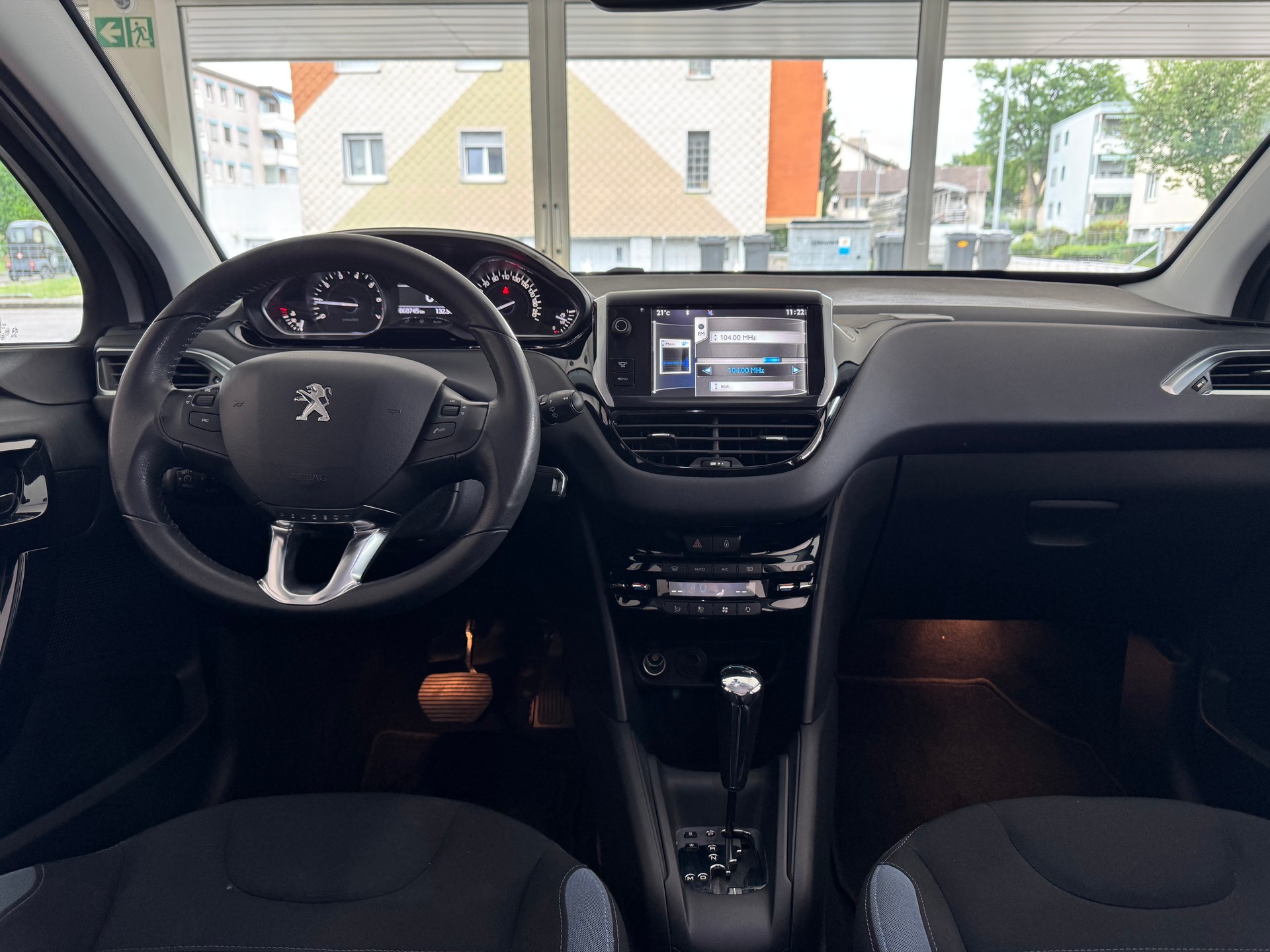 PEUGEOT 208 1.6 VTI Allure Automatik-image-12
