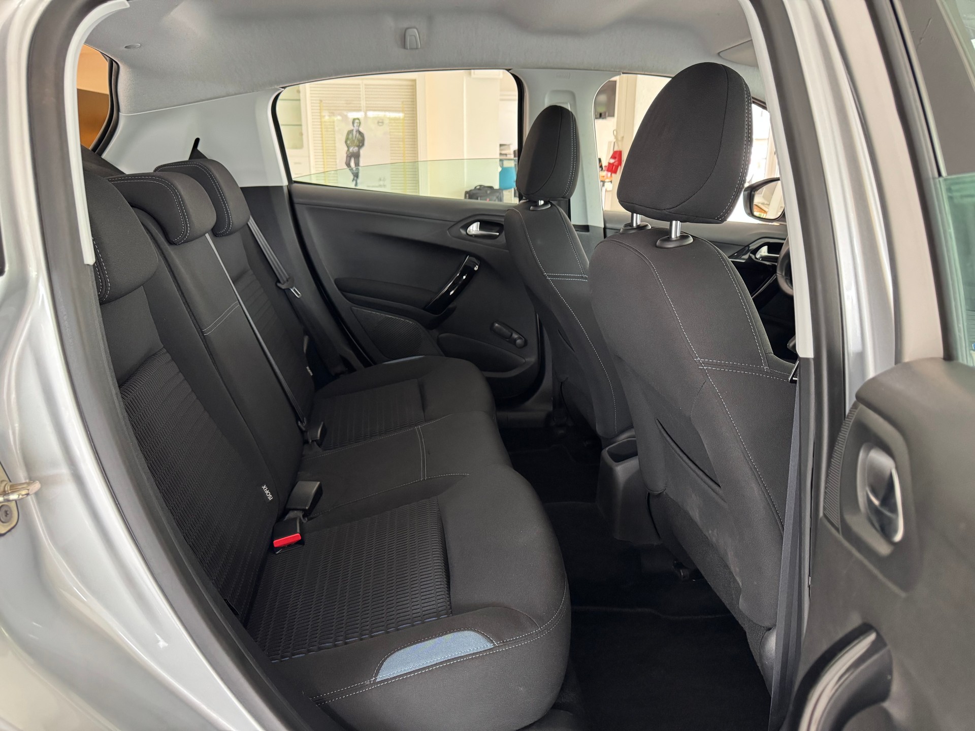 PEUGEOT 208 1.6 VTI Allure Automatik-image-17