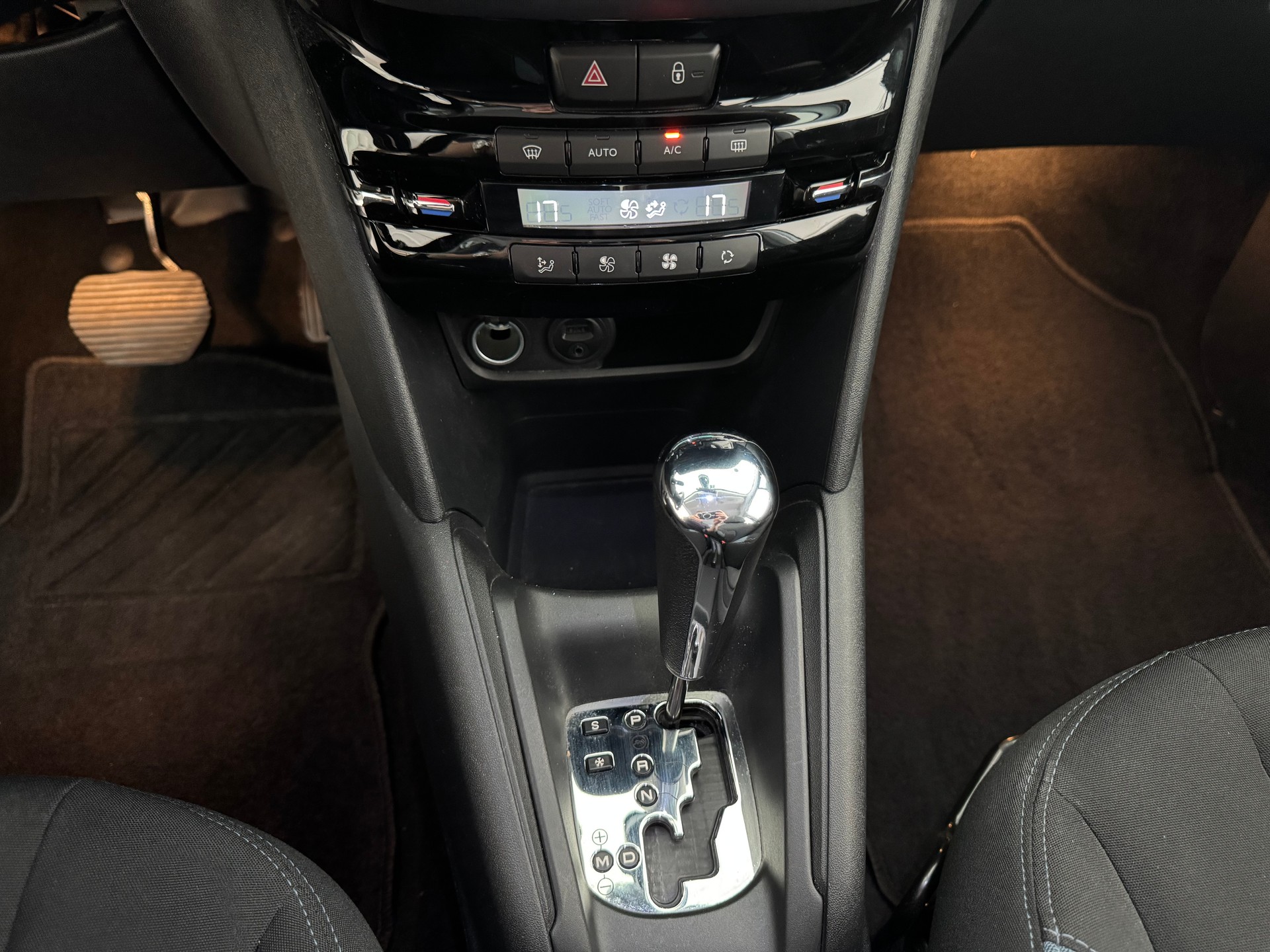 PEUGEOT 208 1.6 VTI Allure Automatik-image-13