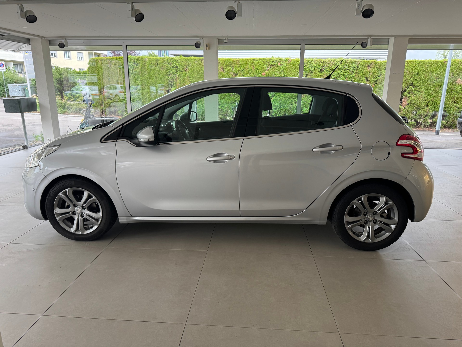 PEUGEOT 208 1.6 VTI Allure Automatik-image-4