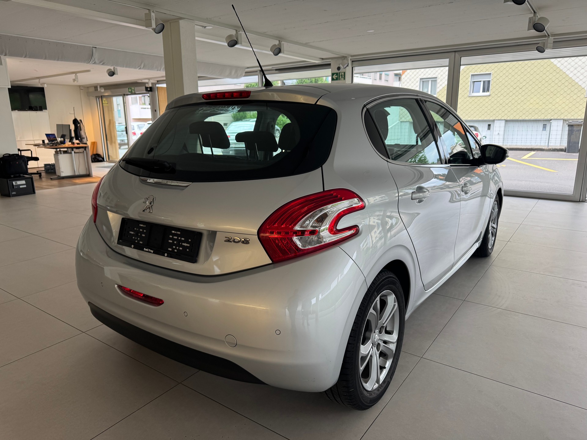 PEUGEOT 208 1.6 VTI Allure Automatik-image-6