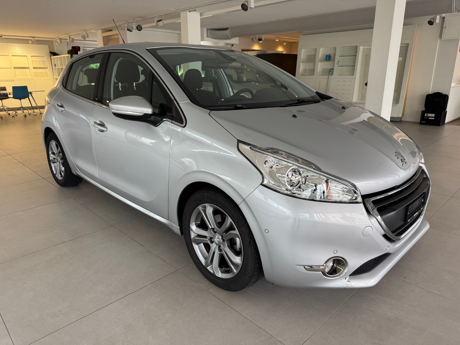 PEUGEOT 208 1.6 VTI Allure Automatik-showroom-element-1