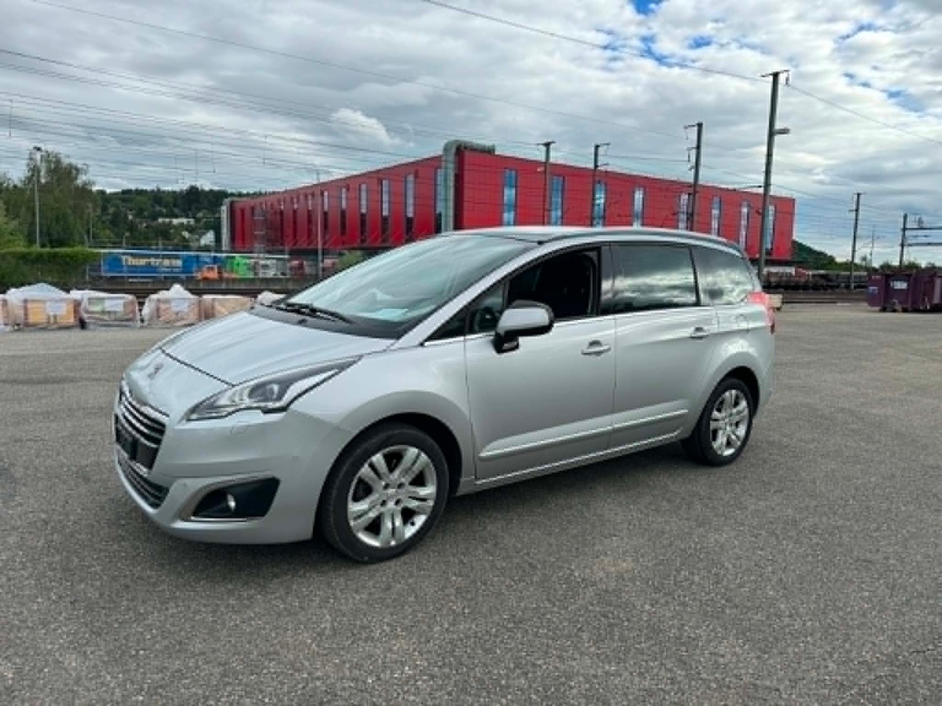 PEUGEOT 5008 1.6 THP Allure Tiptronic