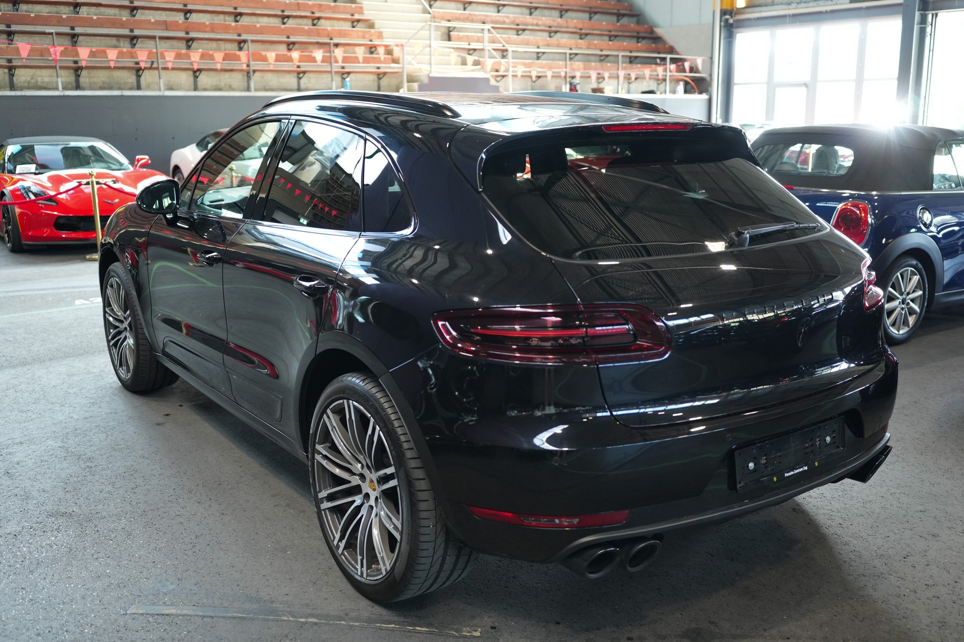 PORSCHE Macan Turbo Performance PDK-showroom-element-1