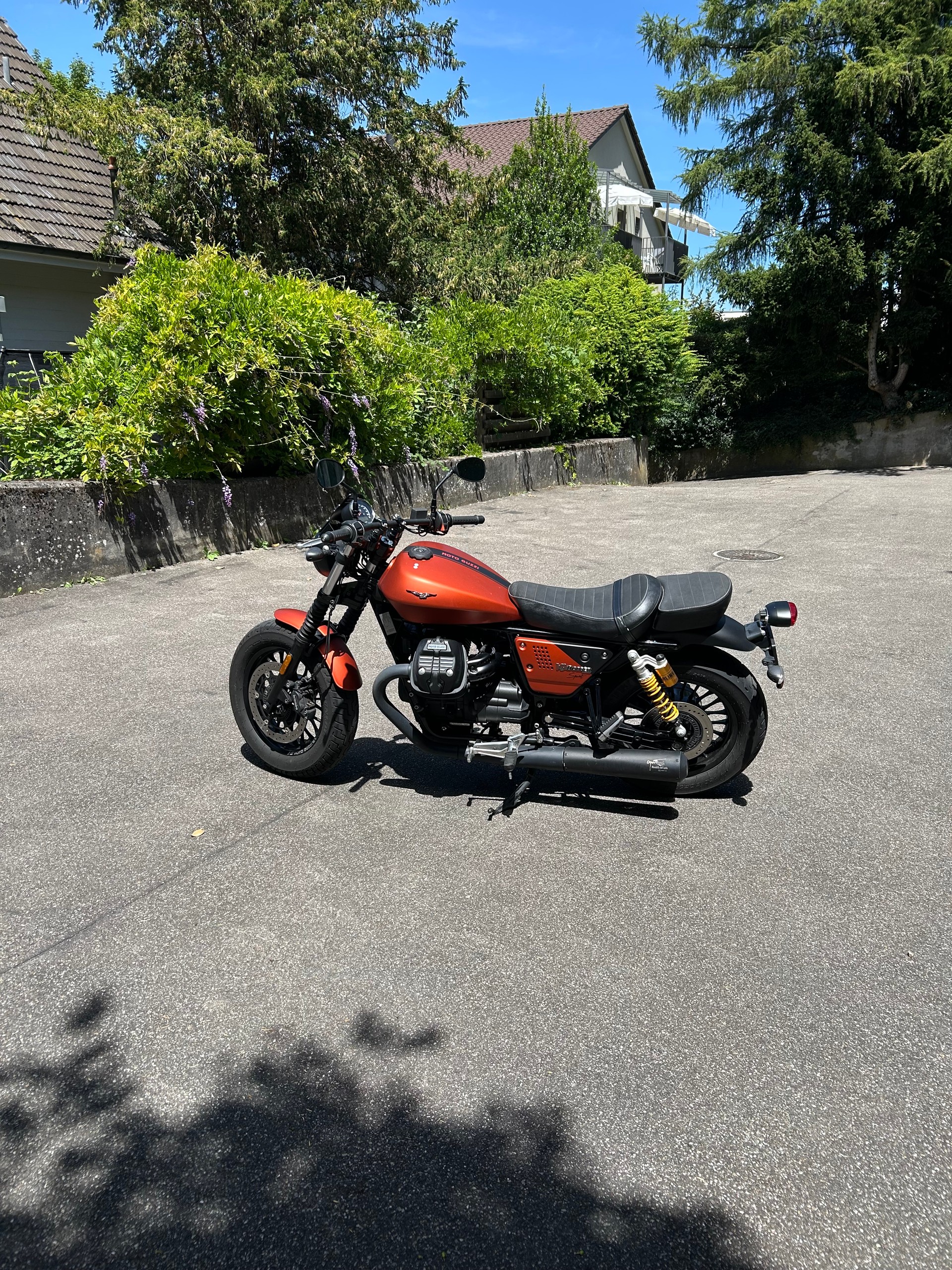 MOTO GUZZI V9 Bobber Sport 850 ABS-image-2