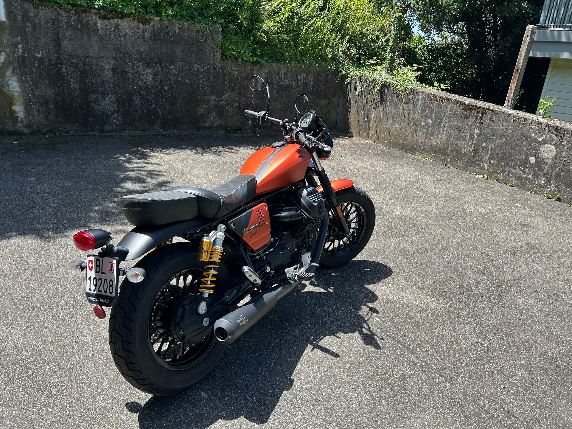 MOTO GUZZI V9 Bobber Sport 850 ABS-image-1