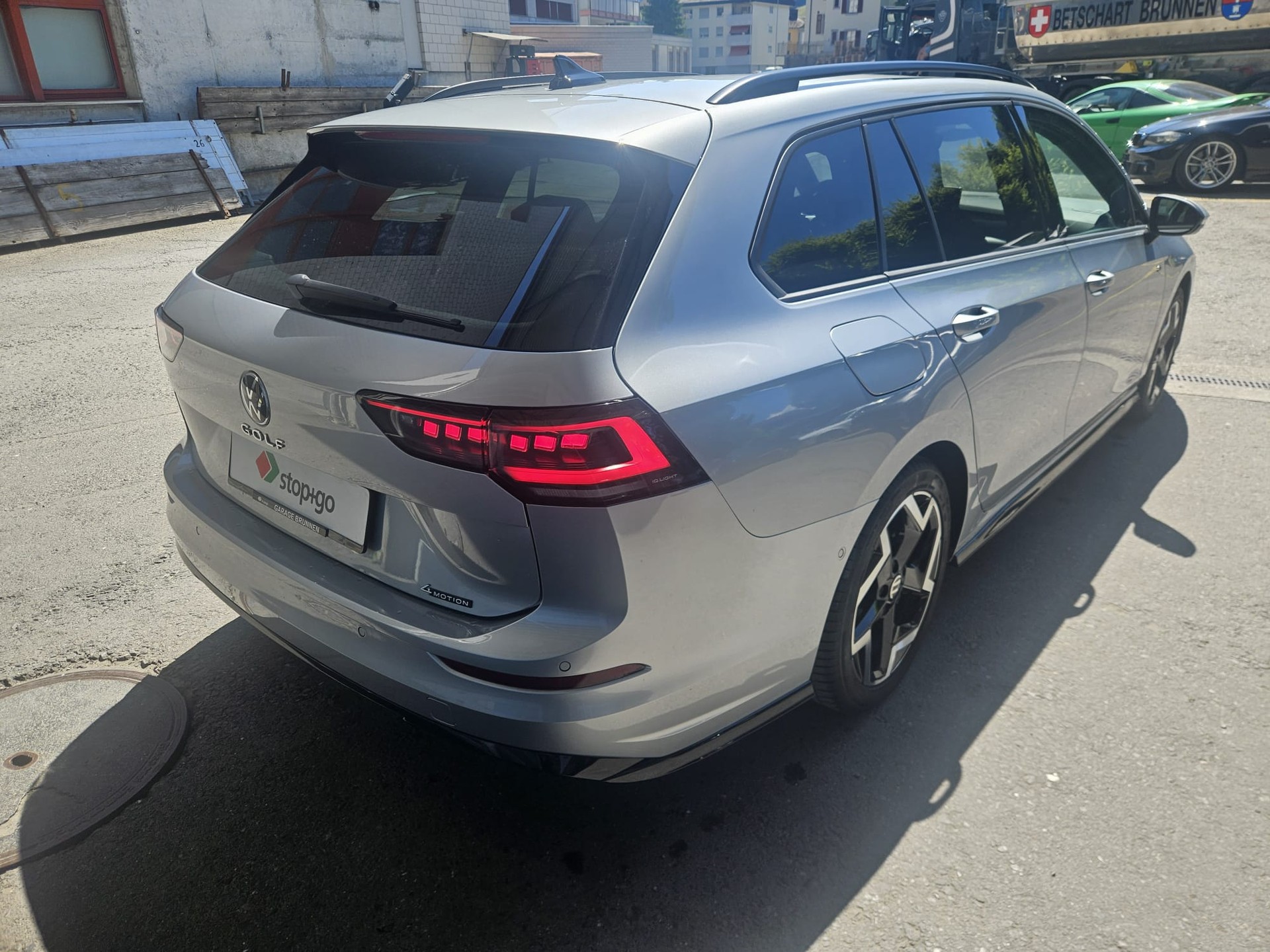 VW Golf Variant 2.0 TSI R-Line DSG 4 Motion-image-4