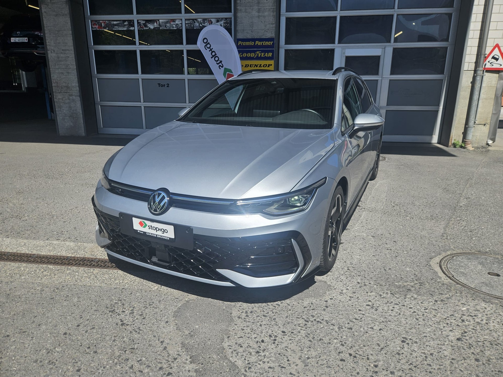 VW Golf Variant 2.0 TSI R-Line DSG 4 Motion-image-1