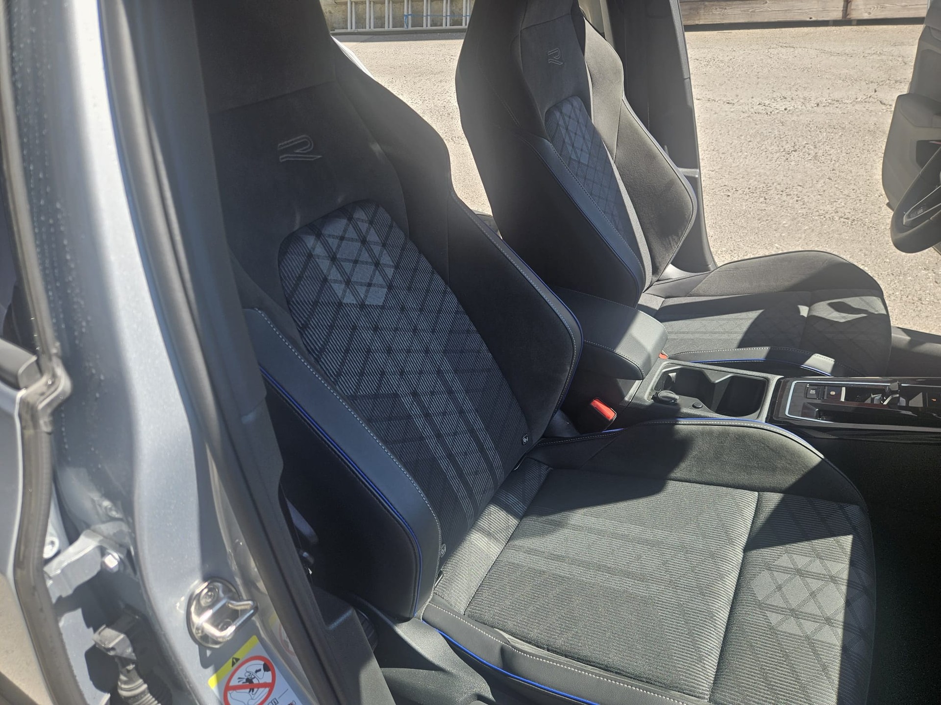VW Golf Variant 2.0 TSI R-Line DSG 4 Motion-image-9