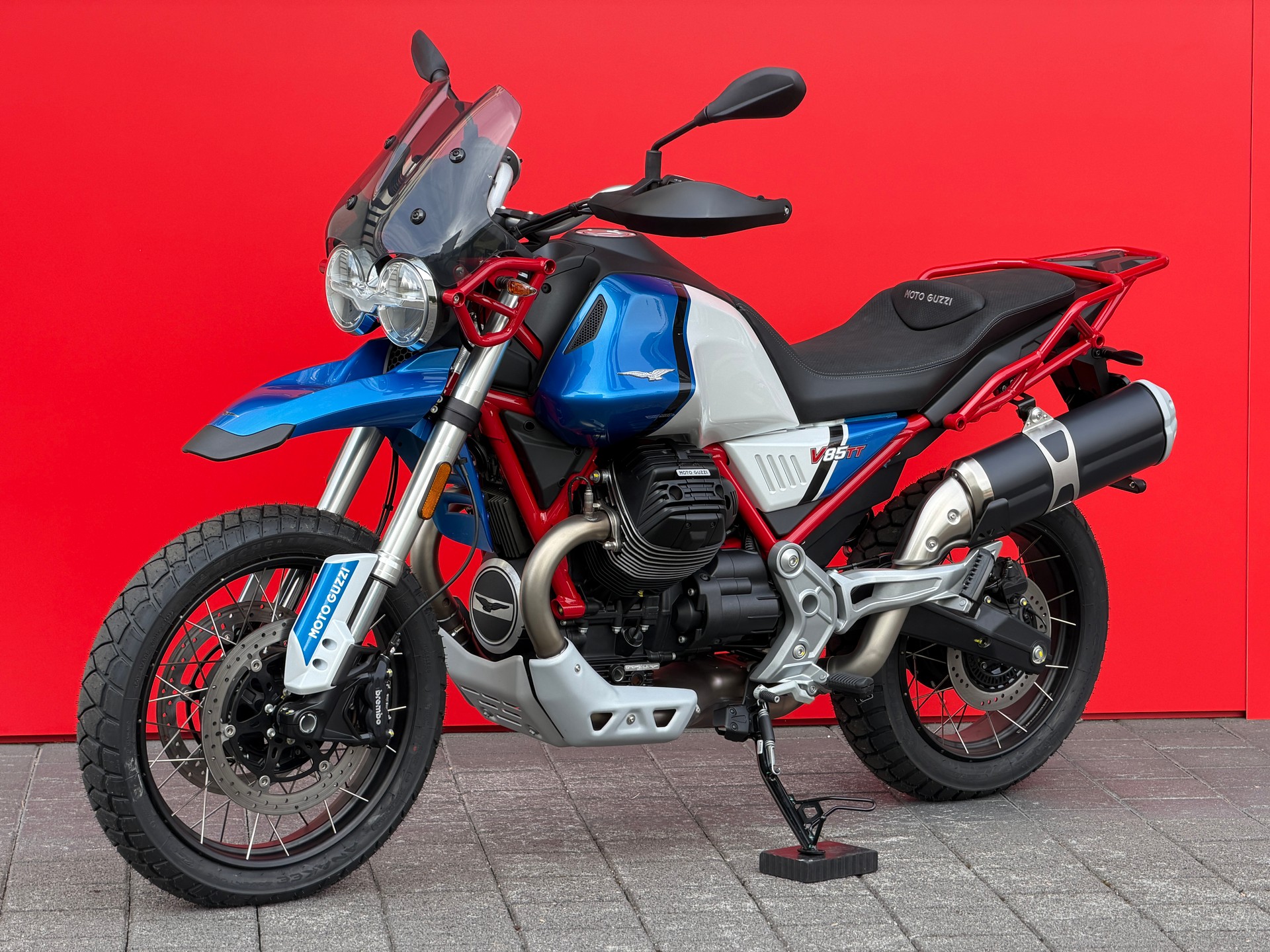 MOTO GUZZI V85 TT Premium Graphics 2-Tone-image-1