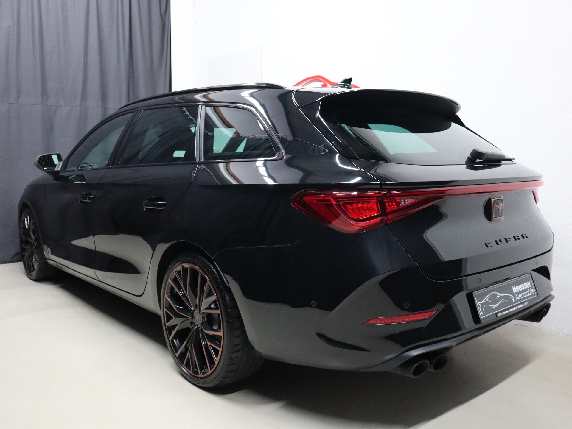CUPRA LEON ST 2.0 TSI VZ DSG 4Drive - Panorama - Navi - Leder - Sportsitze - Kamera - 310 PS-image-4