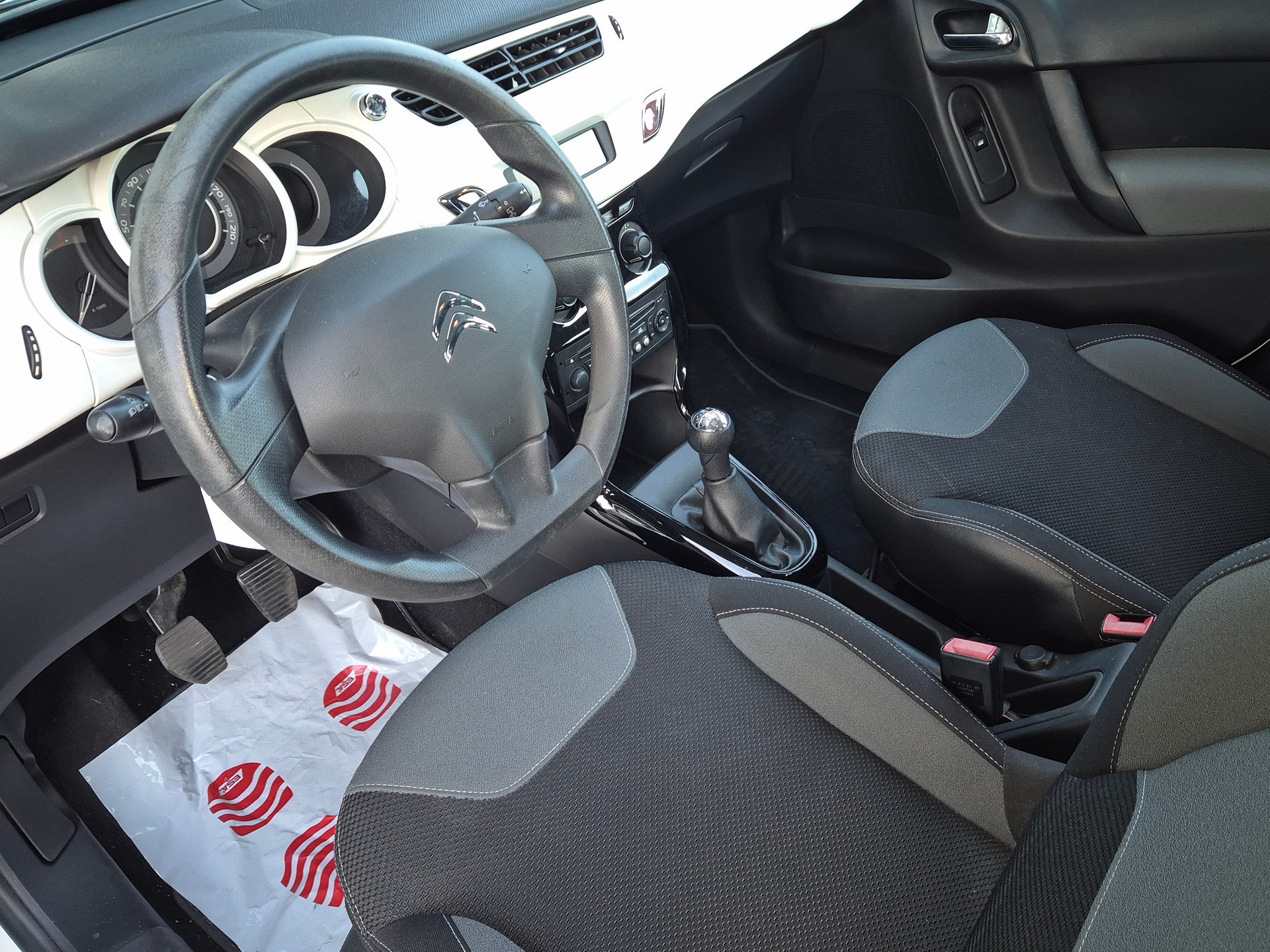 CITROEN C3 1.4i Tonic-image-11
