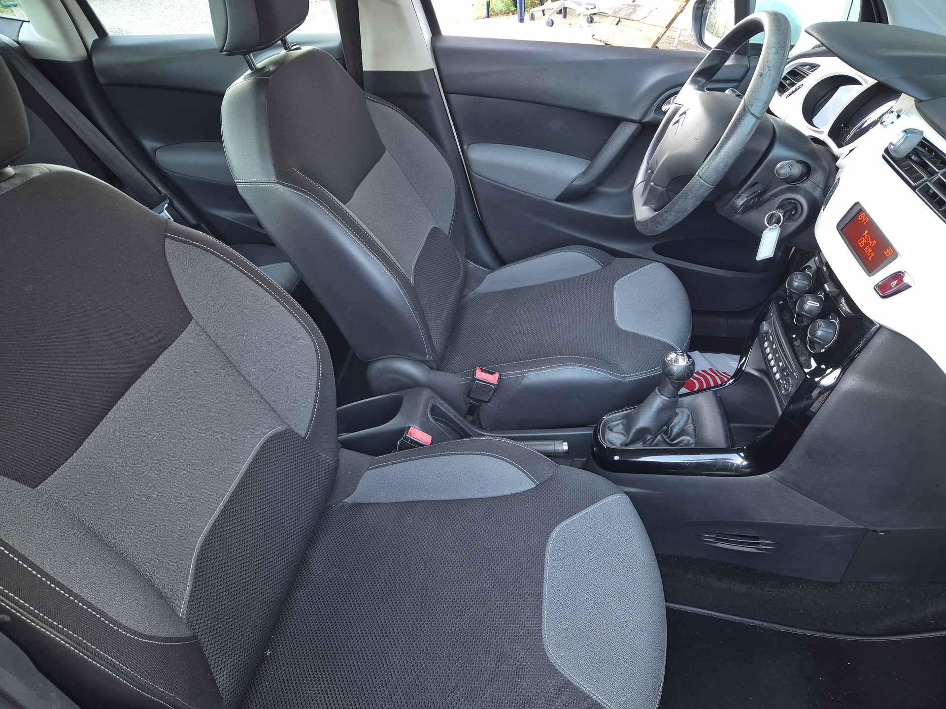 CITROEN C3 1.4i Tonic-image-13