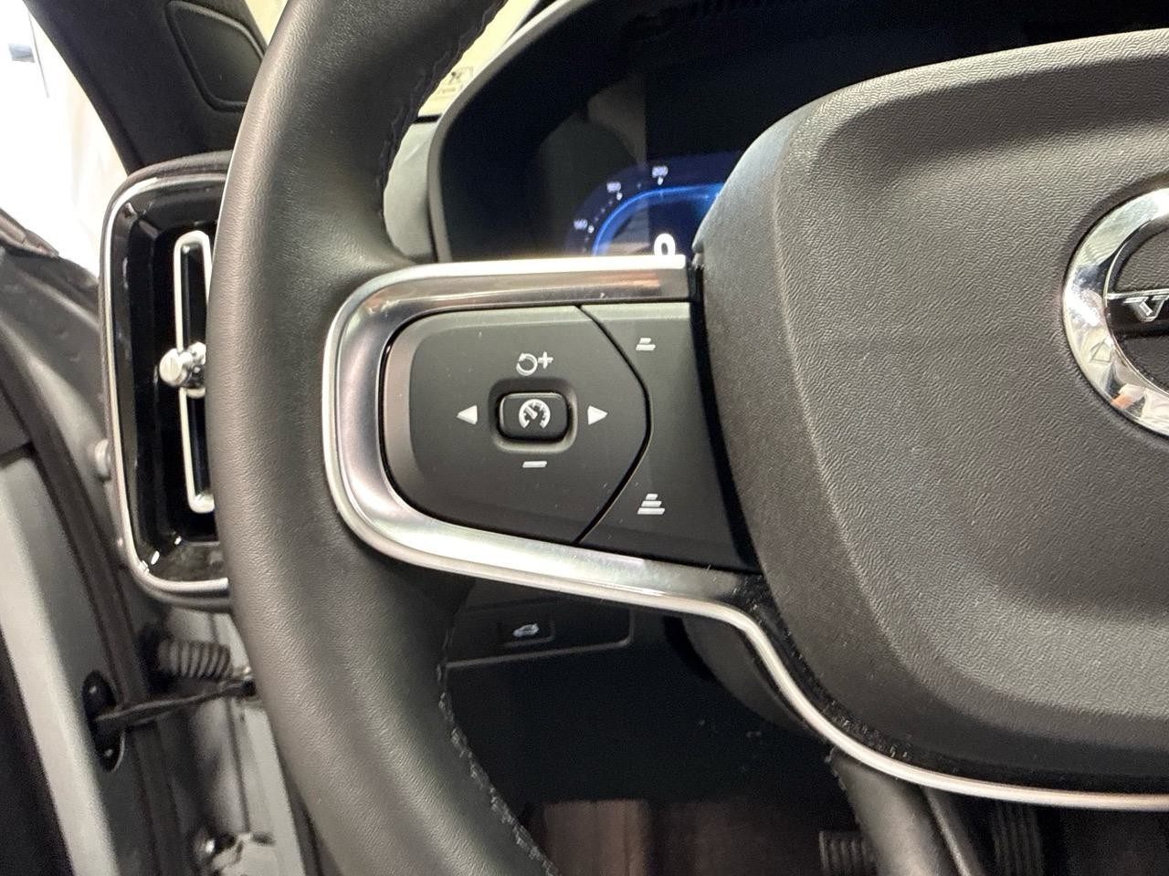 VOLVO XC40 B3 Benzin Mild Hybrid Plus Dark DCT-image-8