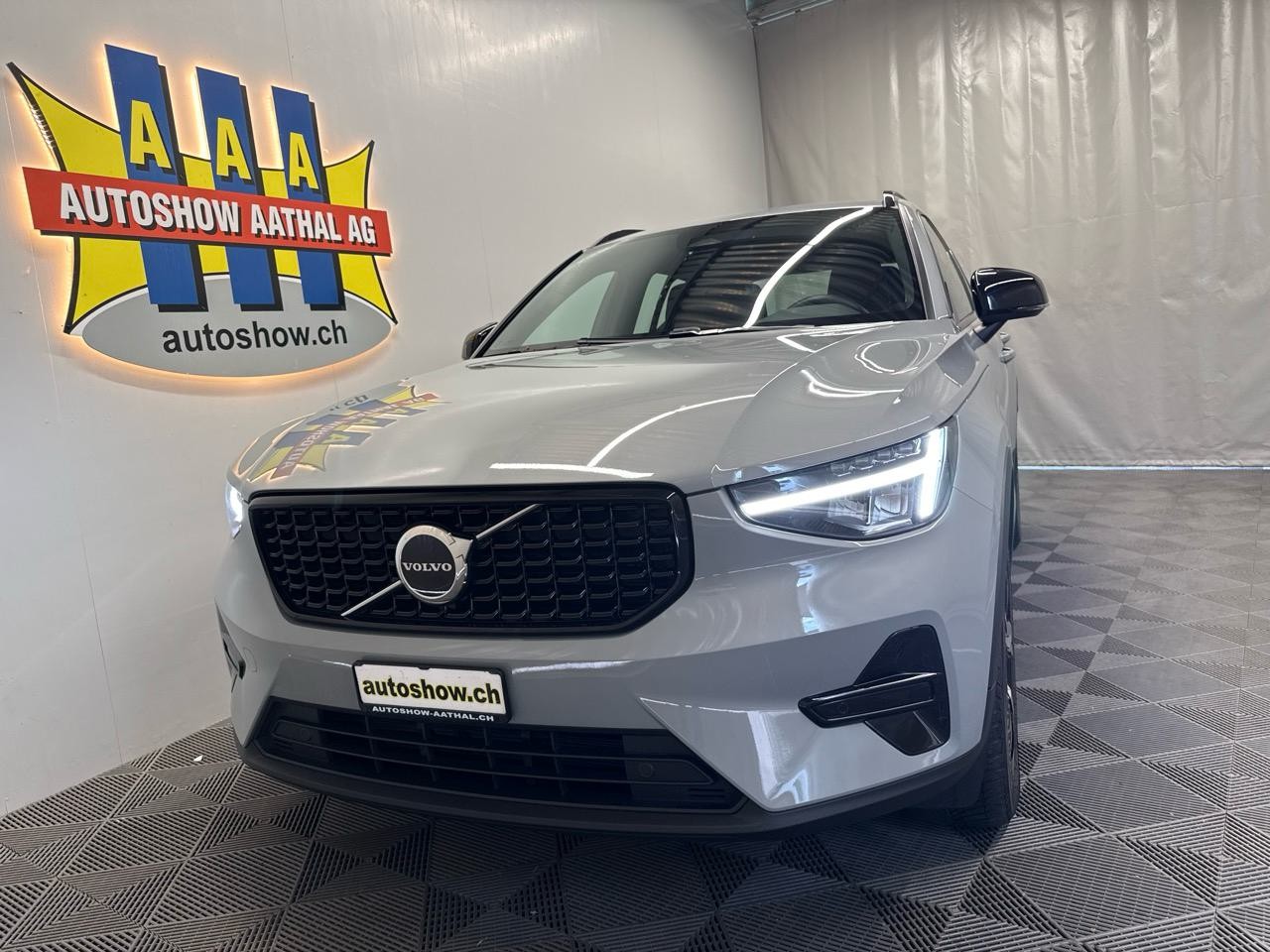VOLVO XC40 B3 Benzin Mild Hybrid Plus Dark DCT-image-16