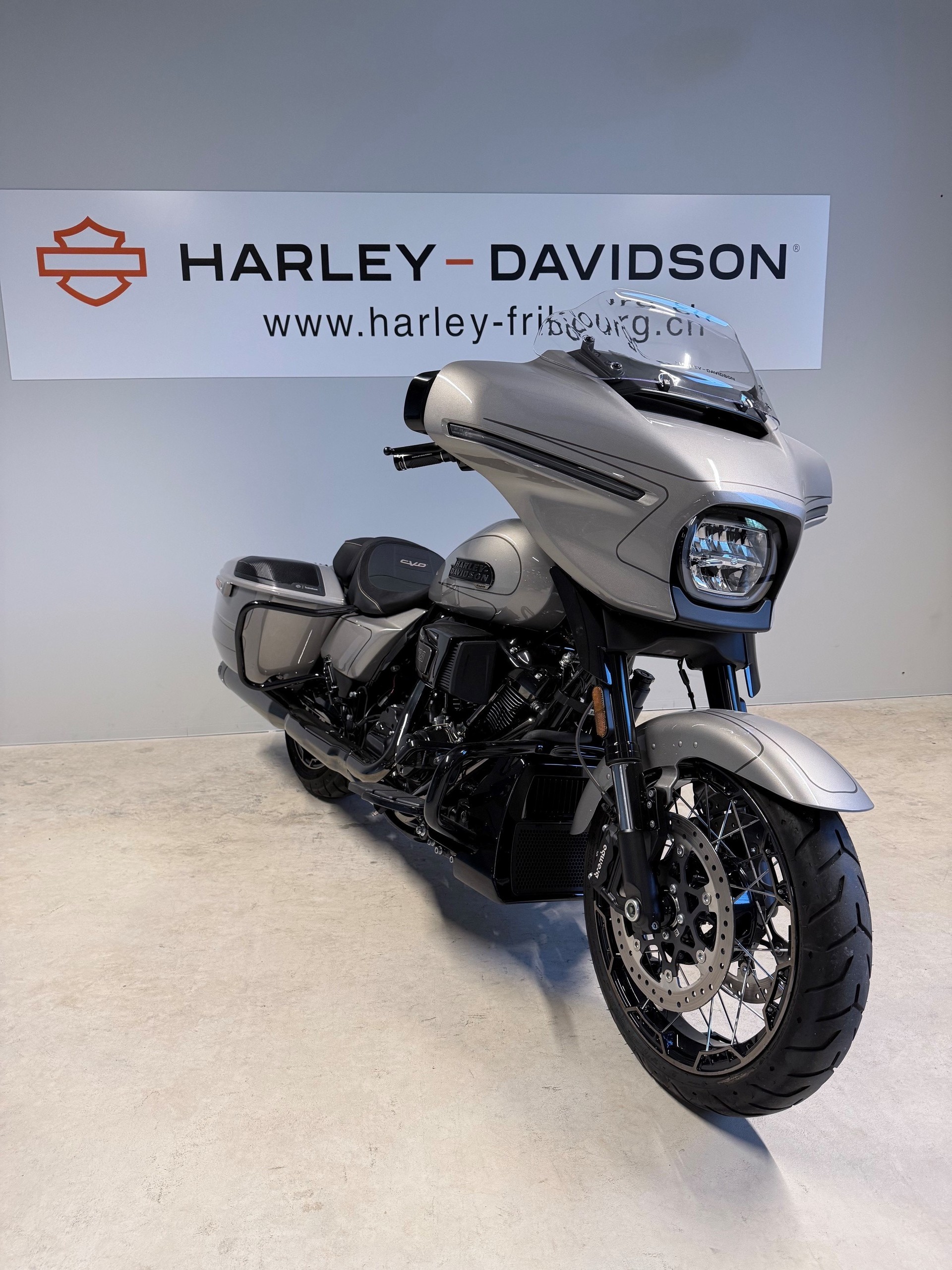 HARLEY-DAVIDSON FLHXSE Street Glide CVO 121-image-1