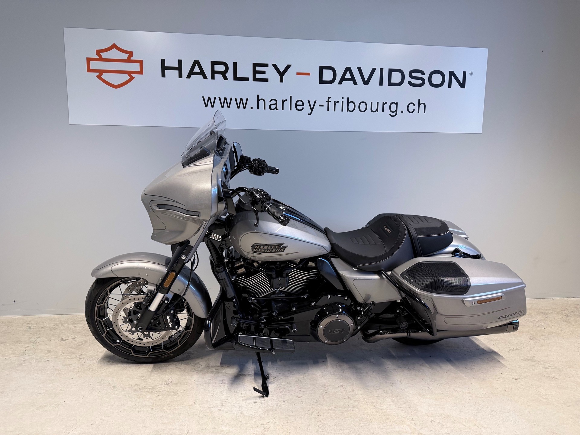 HARLEY-DAVIDSON FLHXSE Street Glide CVO 121-image-2