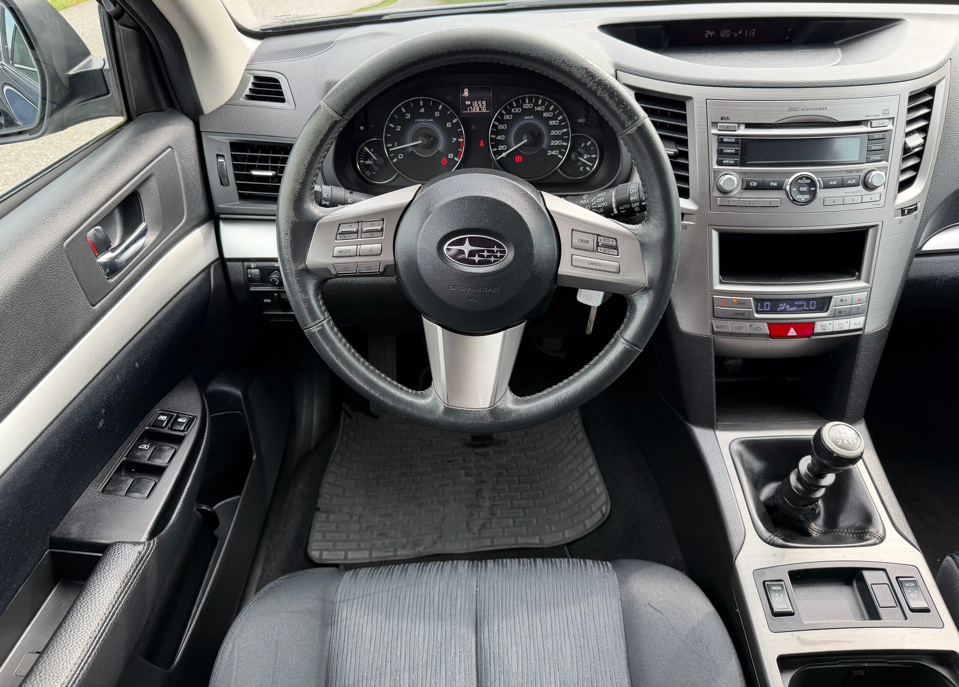 SUBARU Legacy 2.0i Limited AWD-image-13