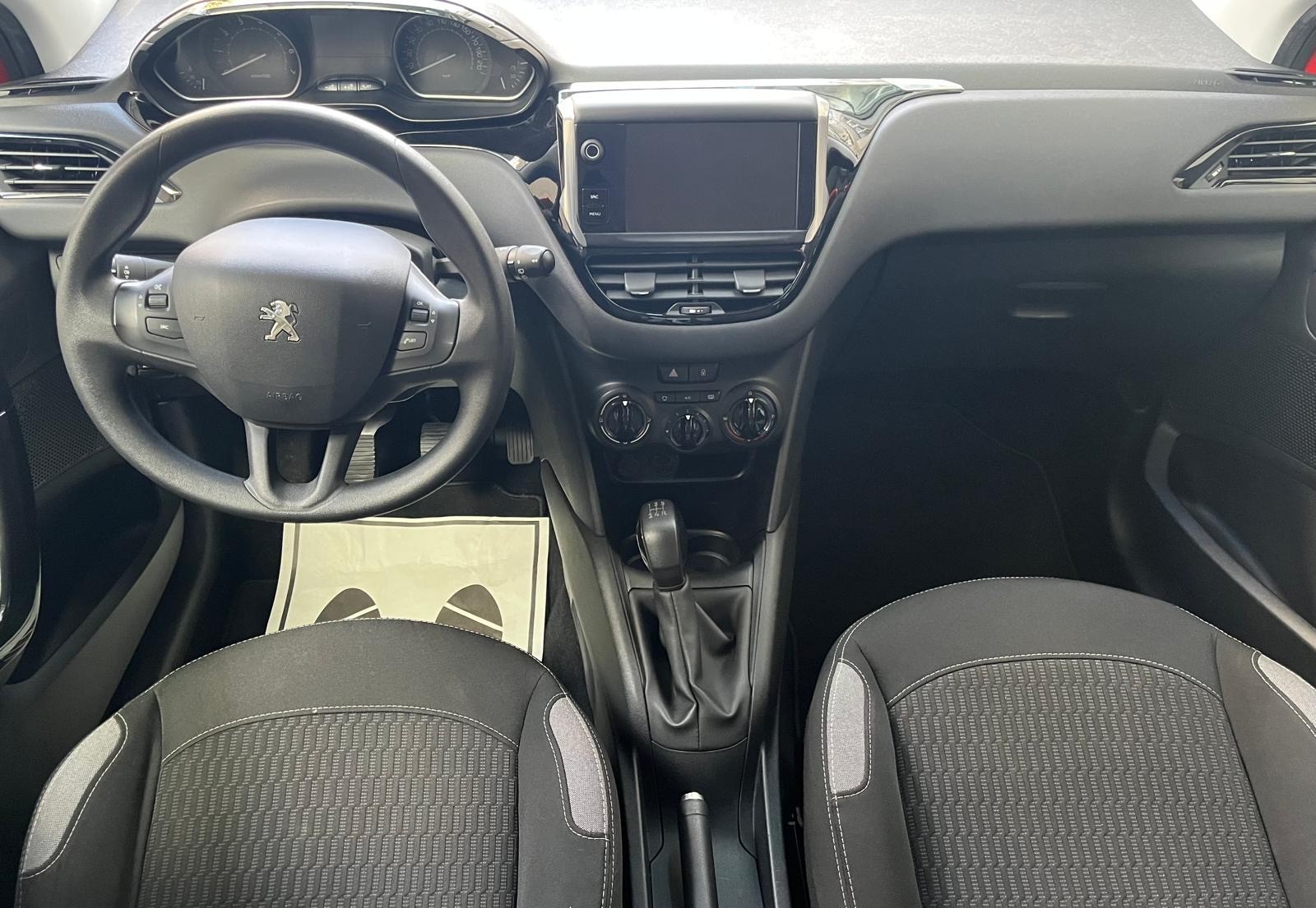 PEUGEOT 208 1.2 THP Roland Garros-image-11