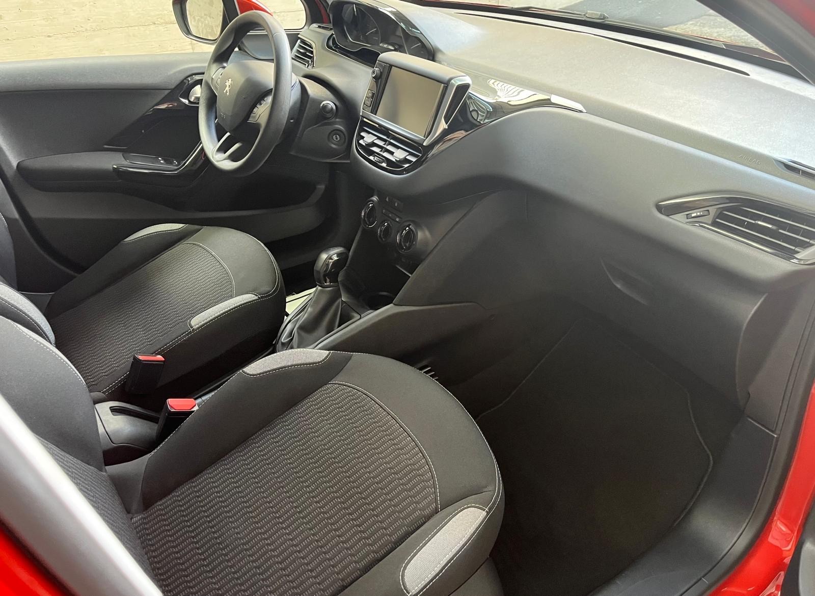 PEUGEOT 208 1.2 THP Roland Garros-image-10