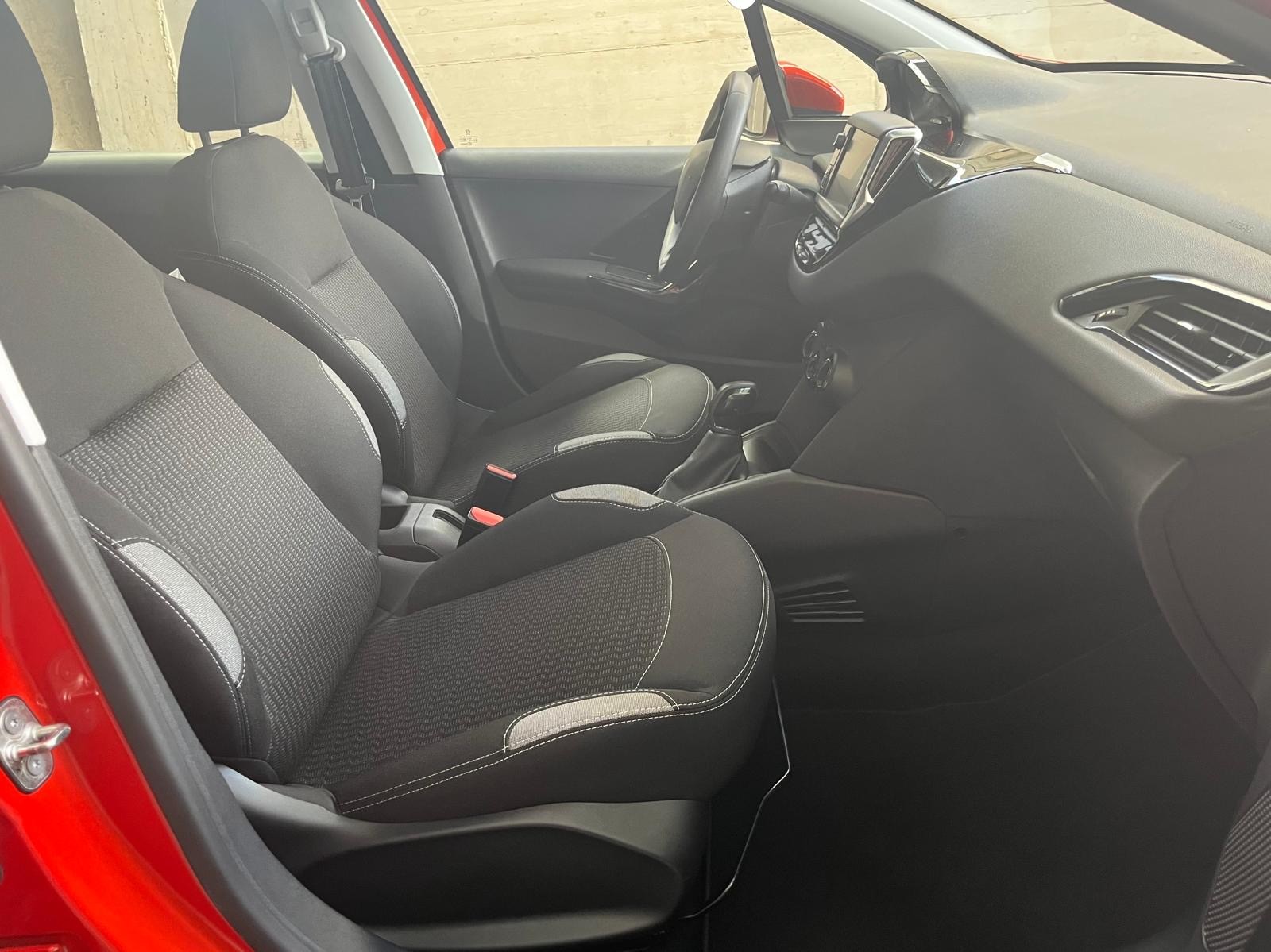 PEUGEOT 208 1.2 THP Roland Garros-image-9
