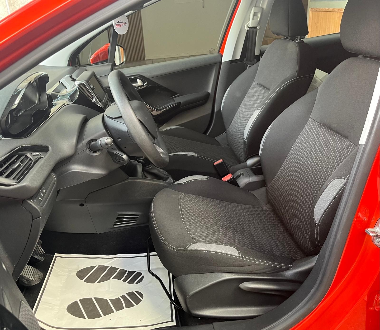 PEUGEOT 208 1.2 THP Roland Garros-image-8