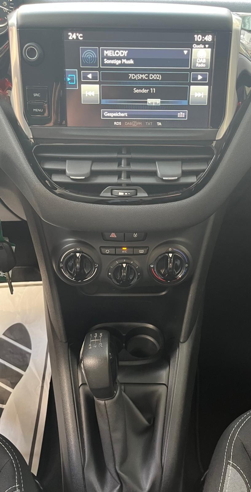 PEUGEOT 208 1.2 THP Roland Garros-image-12