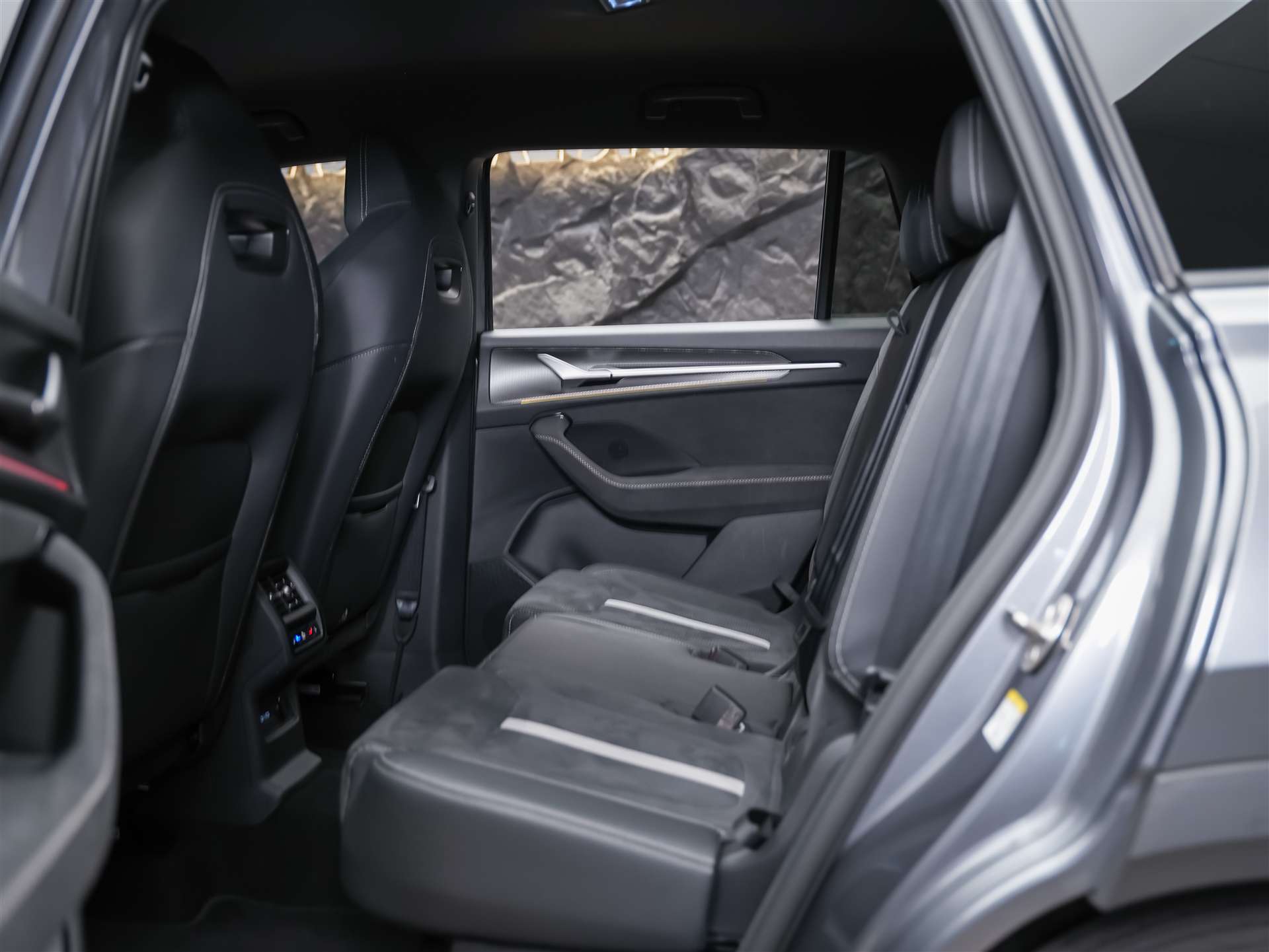 SKODA Kodiaq 2.0 TDI Sportline *7 Plätzer*Abstandsregler*Matrix LED Scheinwerfer*-image-12